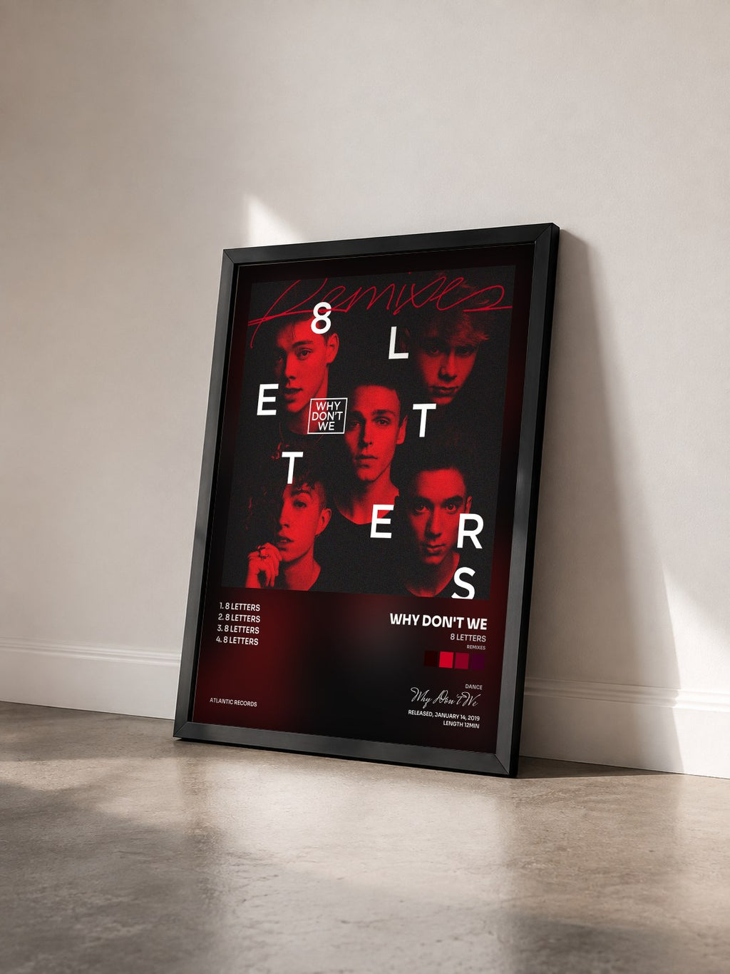 #noir Tableau de l'album 8 Letters (Remixes) de Why Don't We vu de trois quarts, cadre noir