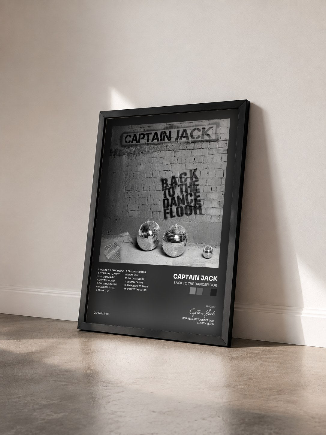 #noir Tableau de l'album Back to the Dancefloor de Captain Jack vu de trois quarts, cadre noir