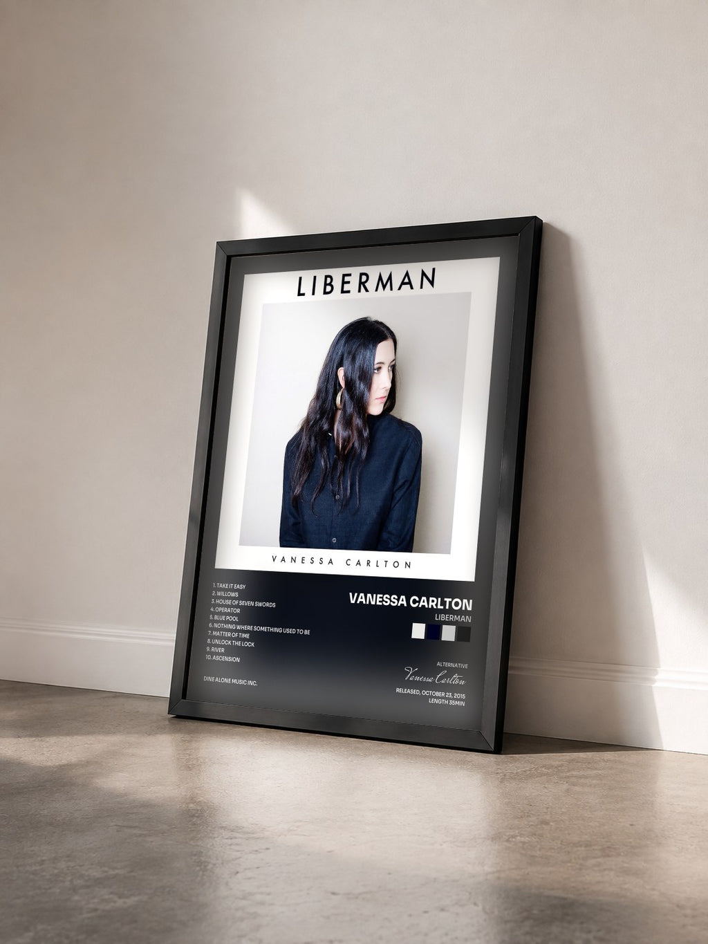 #noir Tableau de l'album Liberman de Vanessa Carlton vu de trois quarts, cadre noir