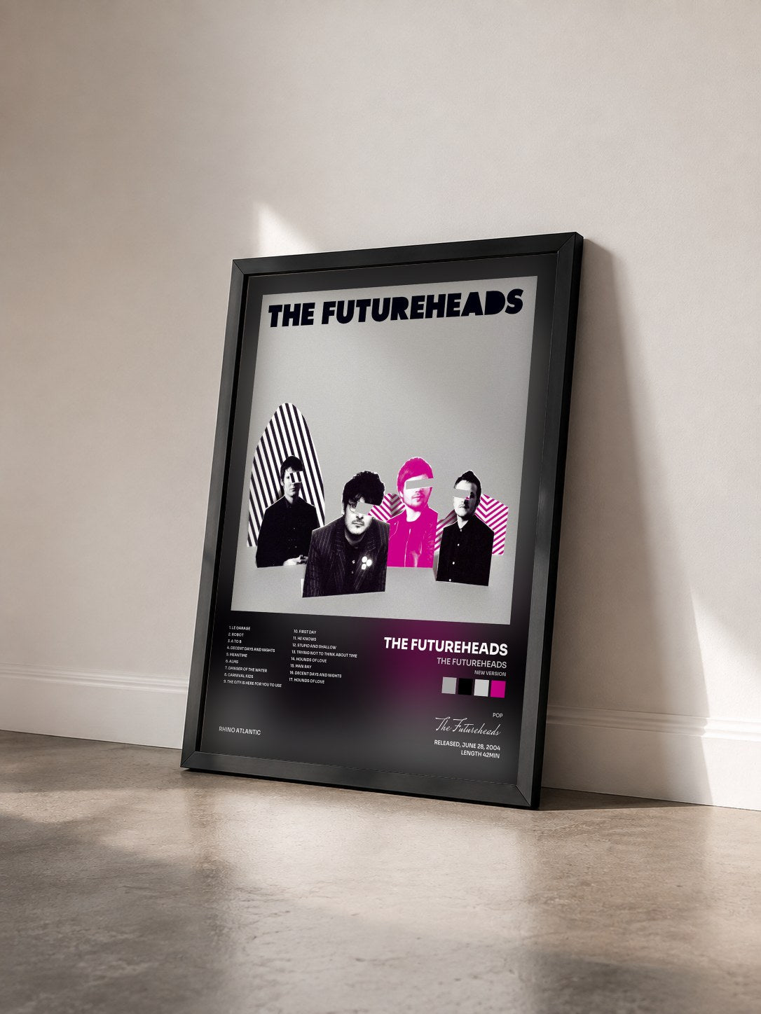 #noir Tableau de l'album The Futureheads (new version) de The Futureheads vu de trois quarts, cadre noir
