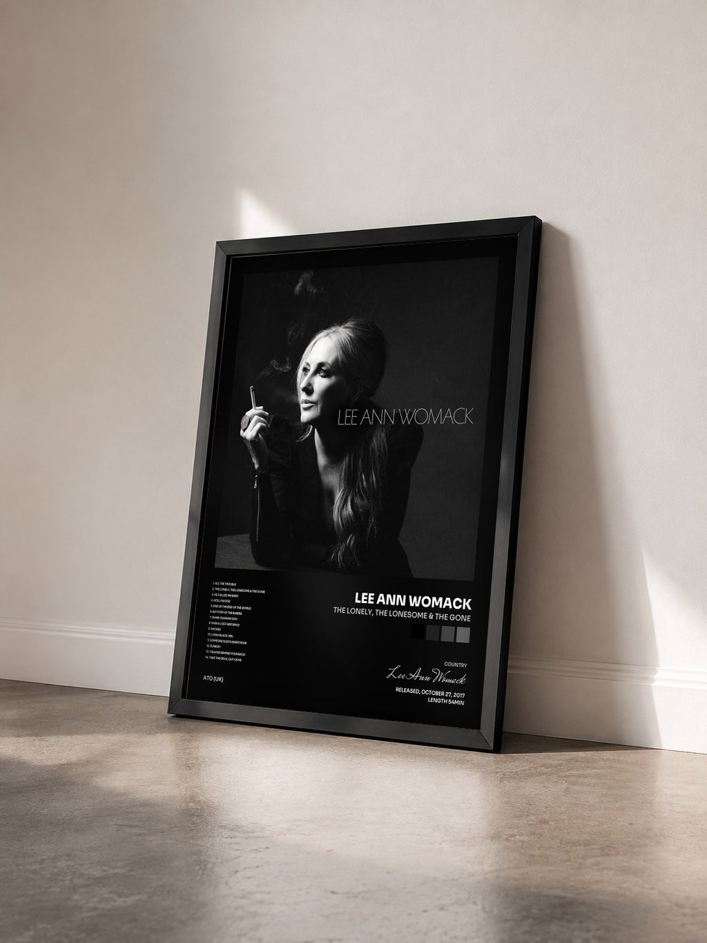 #noir Tableau de l'album The Lonely, the Lonesome & the Gone de Lee Ann Womack vu de trois quarts, cadre noir