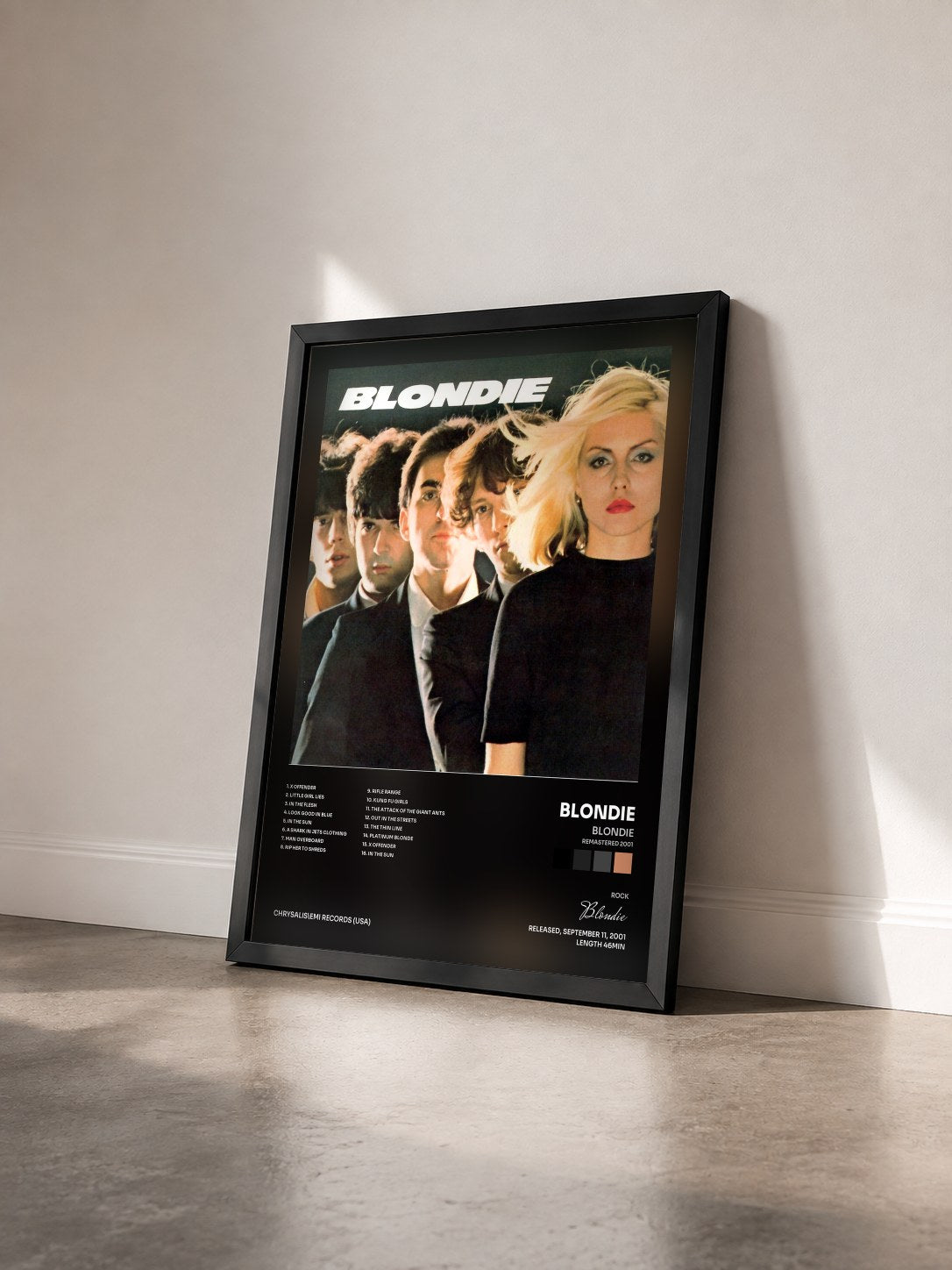 #noir Tableau de l'album Blondie (Remastered 2001) de Blondie vu de trois quarts, cadre noir