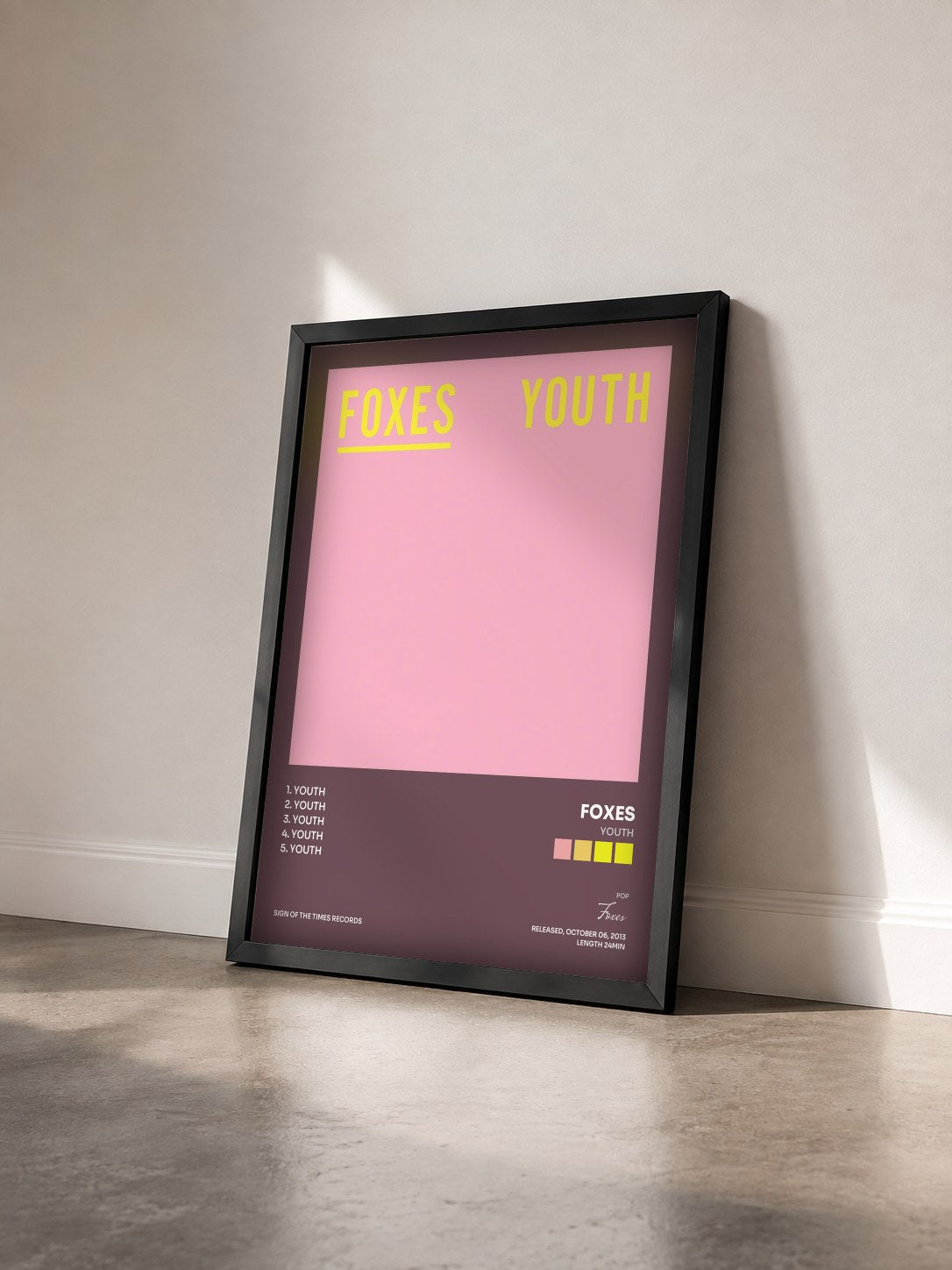 #noir Tableau de l'album Youth de Foxes vu de trois quarts, cadre noir