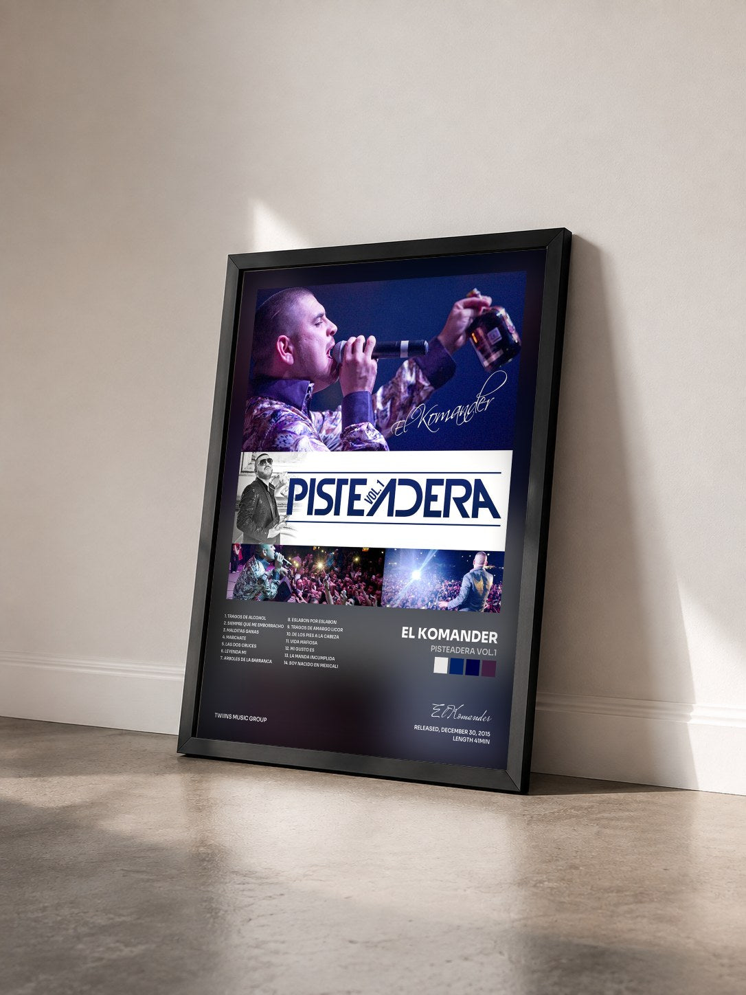 #noir Tableau de l'album Pisteadera Vol.1 de El Komander vu de trois quarts, cadre noir