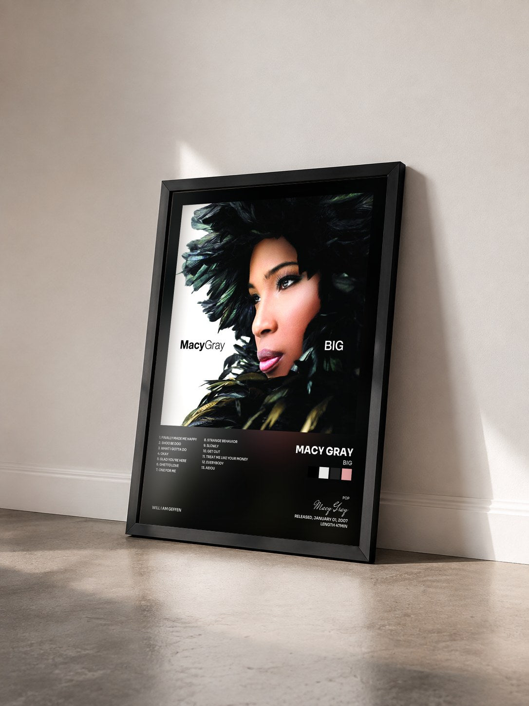 #noir Tableau de l'album Big de Macy Gray vu de trois quarts, cadre noir