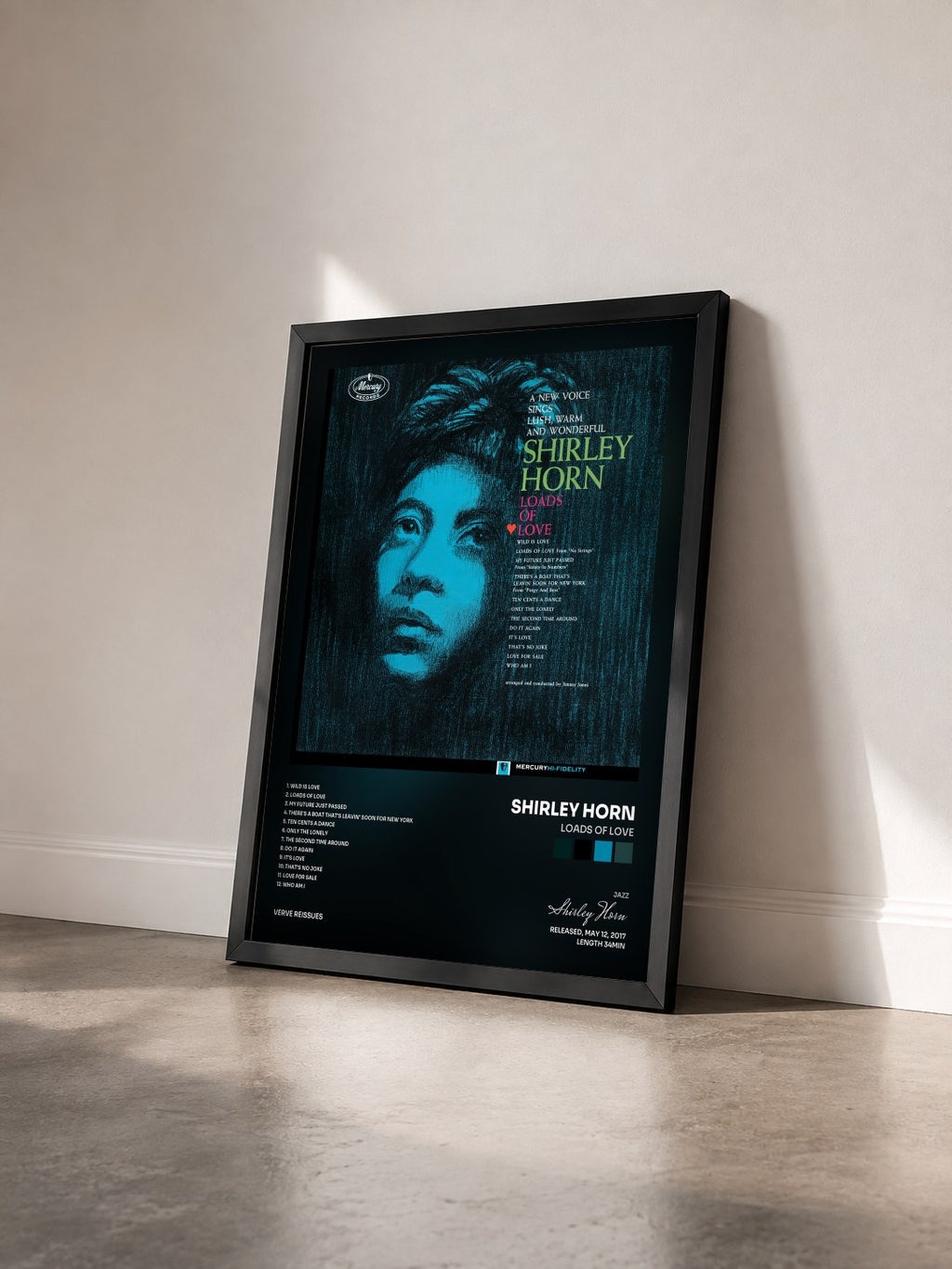 #noir Tableau de l'album Loads Of Love de Shirley Horn vu de trois quarts, cadre noir