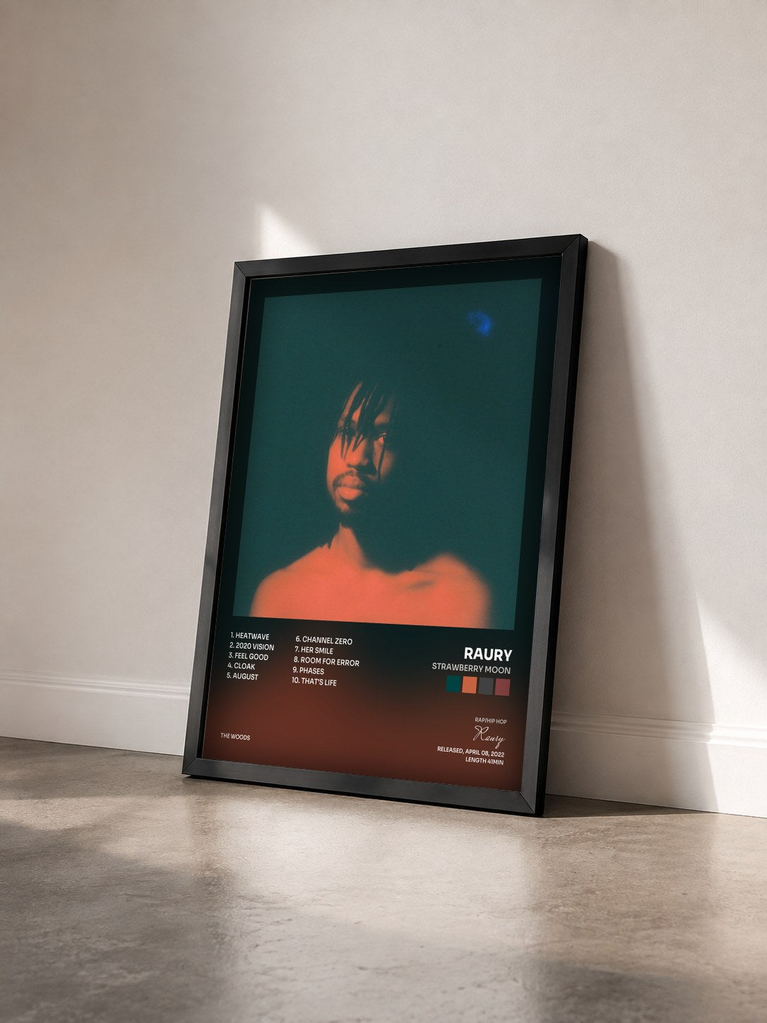 #noir Tableau de l'album Strawberry Moon de Raury vu de trois quarts, cadre noir