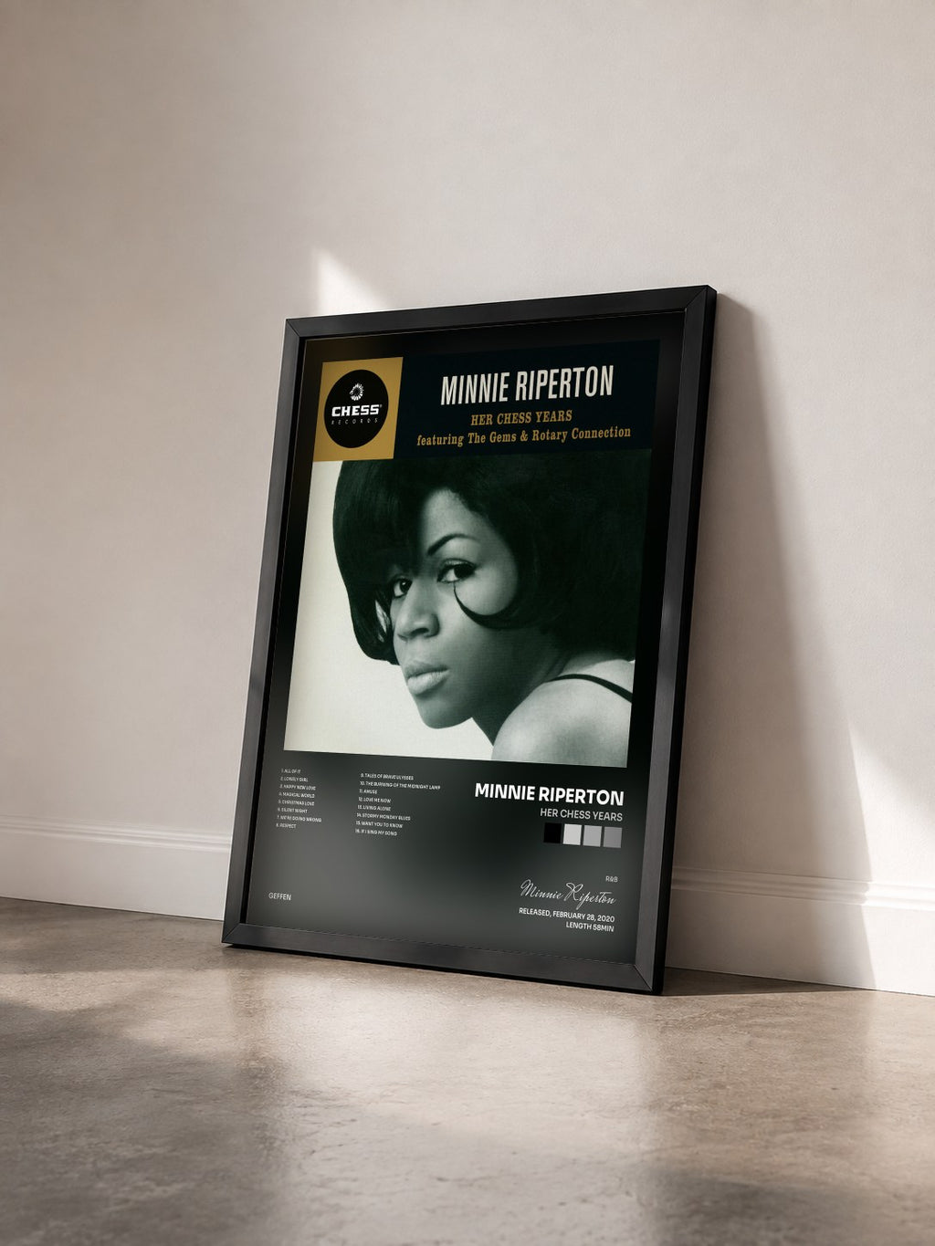 #noir Tableau de l'album Her Chess Years de Minnie Riperton vu de trois quarts, cadre noir