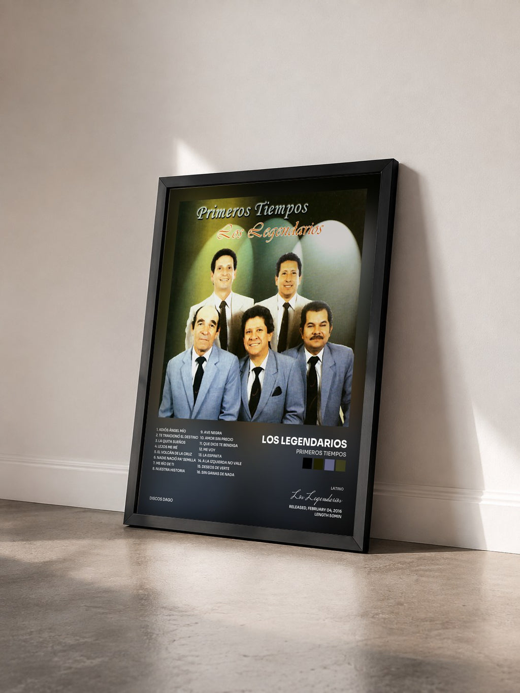 #noir Tableau de l'album Primeros Tiempos de Los Legendarios vu de trois quarts, cadre noir
