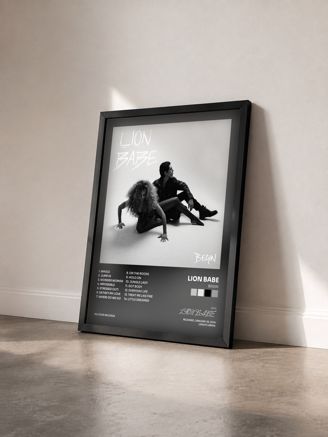 #noir Tableau de l'album Begin de LION BABE vu de trois quarts, cadre noir