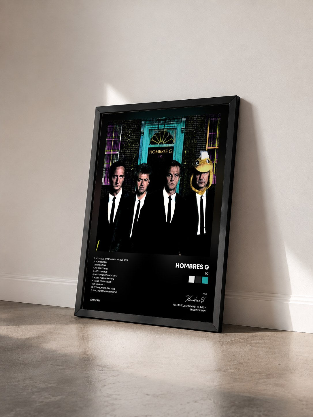 #noir Tableau de l'album 10 de Hombres G vu de trois quarts, cadre noir