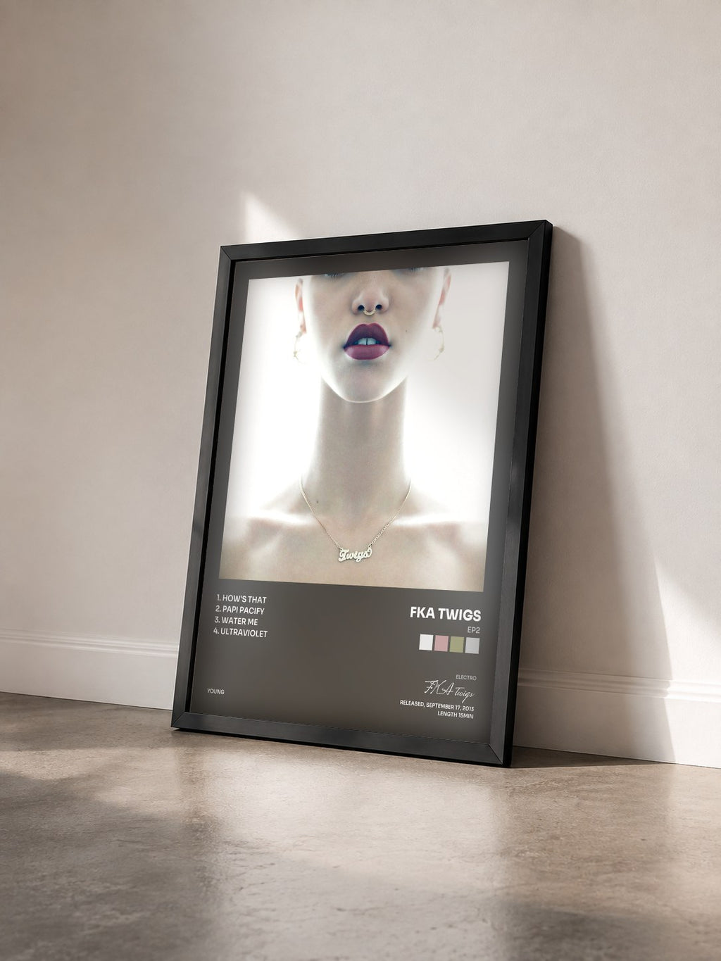 #noir Tableau de l'album EP2 de FKA twigs vu de trois quarts, cadre noir
