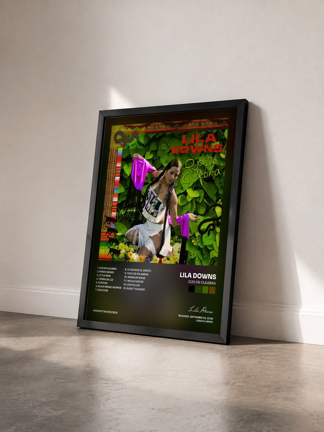 #noir Tableau de l'album Ojo De Culebra de Lila Downs vu de trois quarts, cadre noir