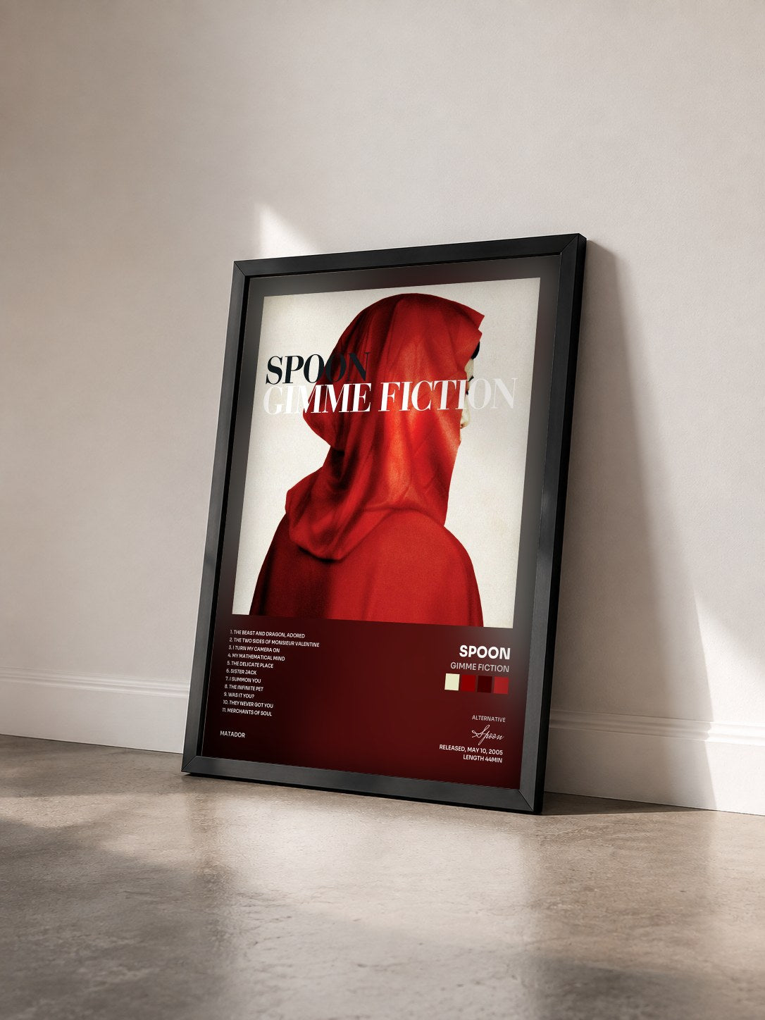 #noir Tableau de l'album Gimme Fiction de Spoon vu de trois quarts, cadre noir