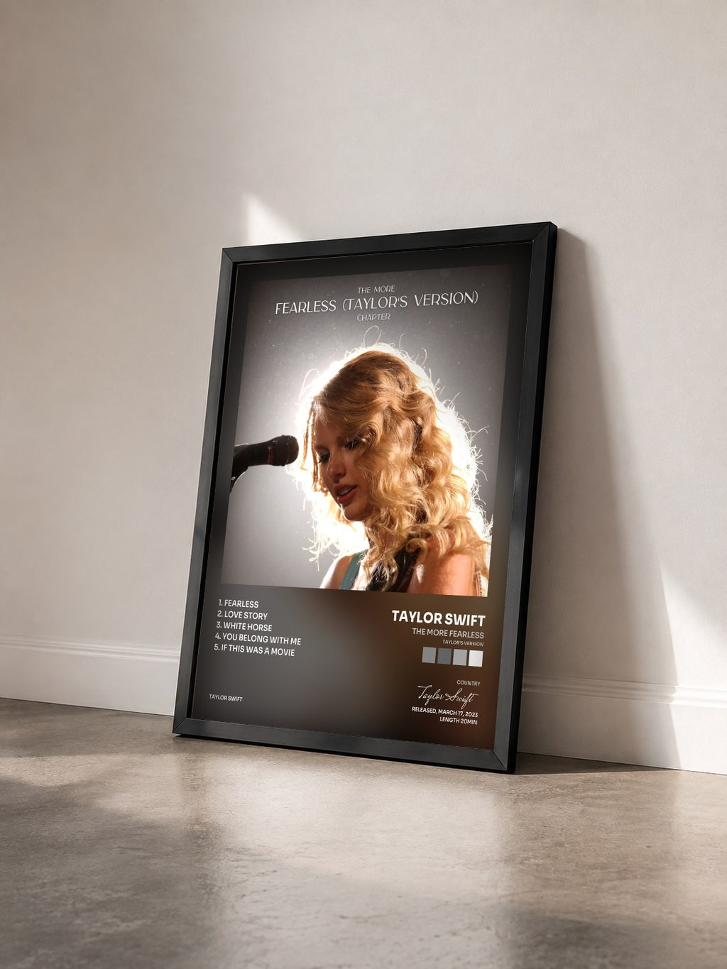 #noir Tableau de l'album The More Fearless (Taylor’s Version) Chapter de Taylor Swift vu de trois quarts, cadre noir