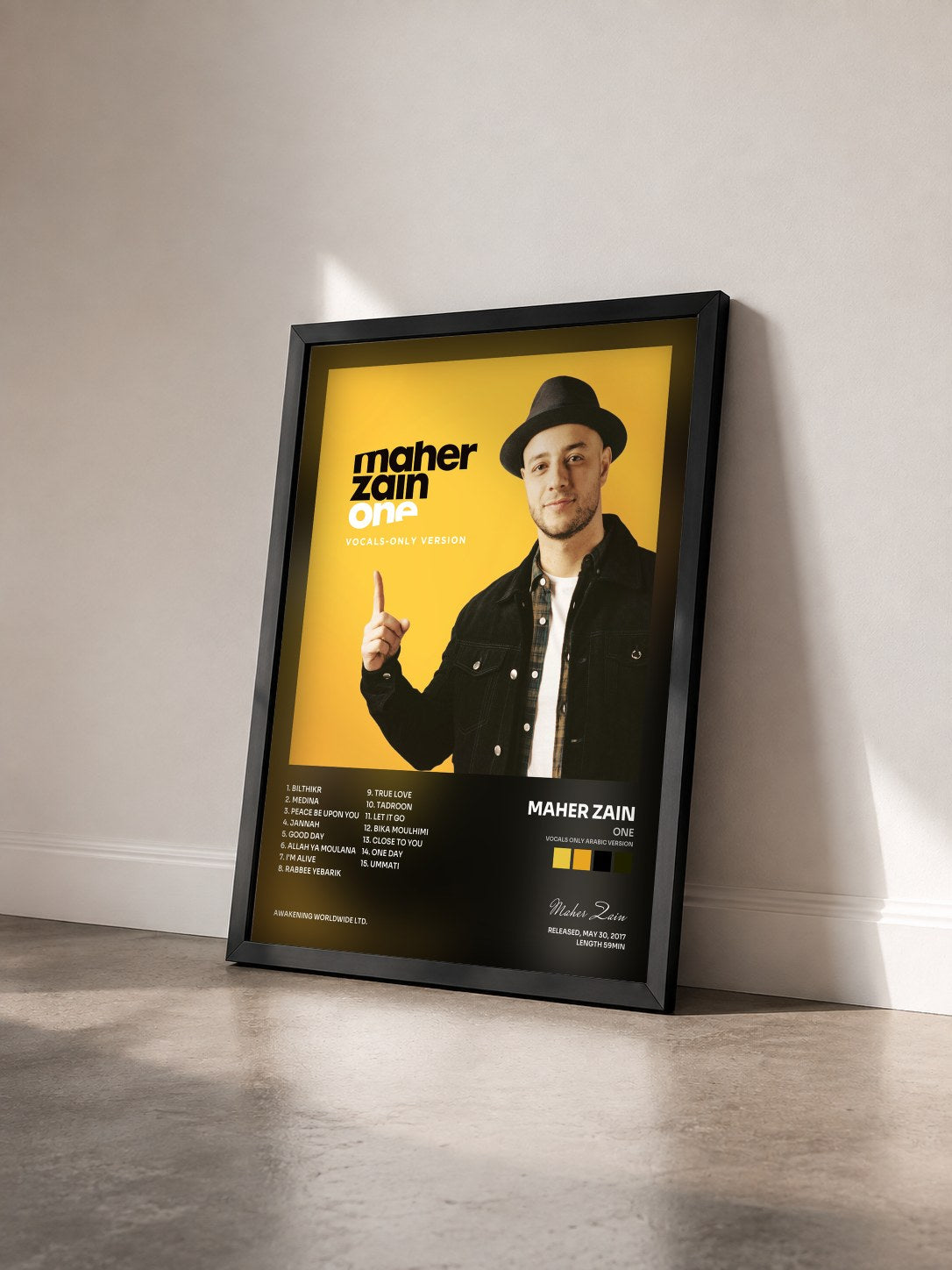 #noir Tableau de l'album One (Vocals Only Arabic Version) de Maher Zain vu de trois quarts, cadre noir