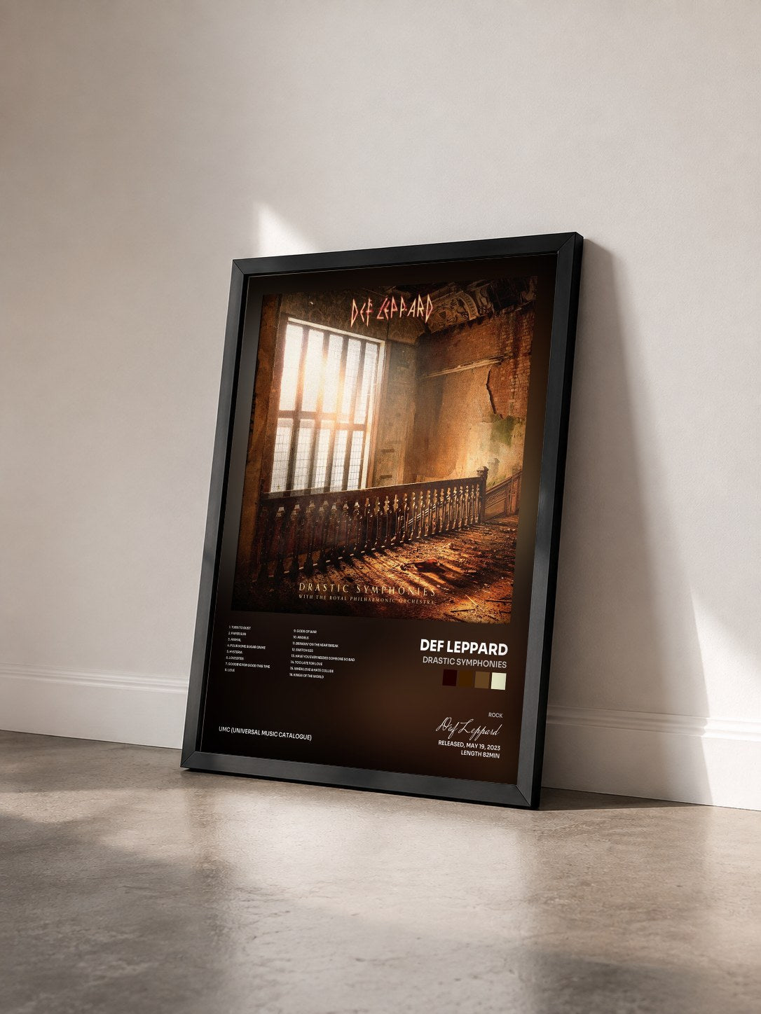 #noir Tableau de l'album Drastic Symphonies de Def Leppard vu de trois quarts, cadre noir