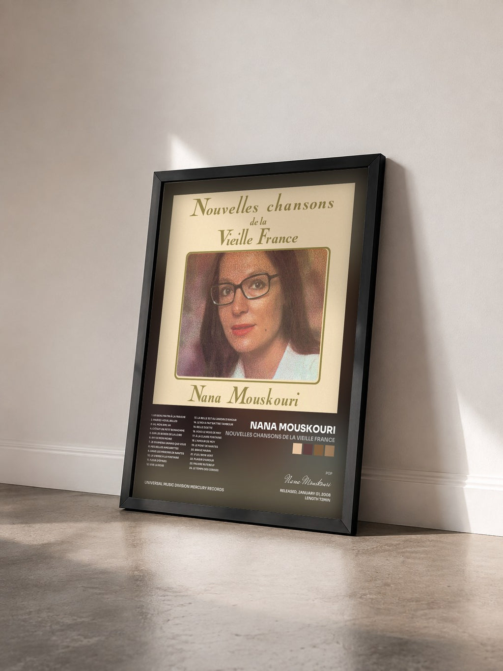#noir Tableau de l'album Nouvelles chansons de la vieille France de Nana Mouskouri vu de trois quarts, cadre noir