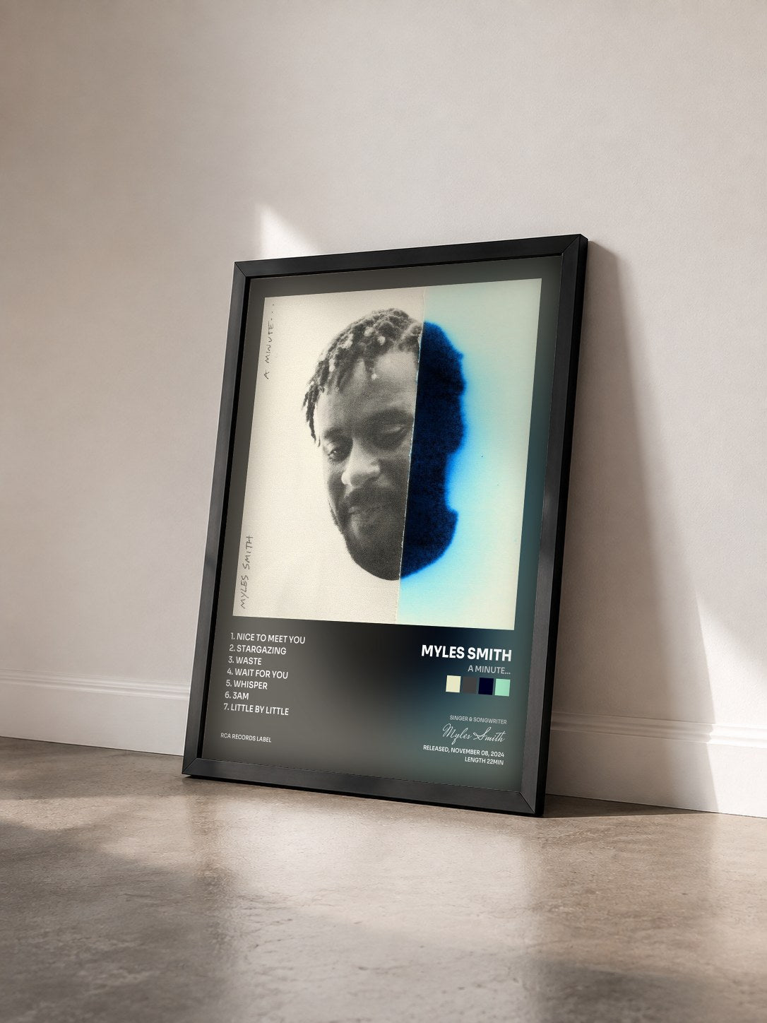 #noir Tableau de l'album A Minute... de Myles Smith vu de trois quarts, cadre noir