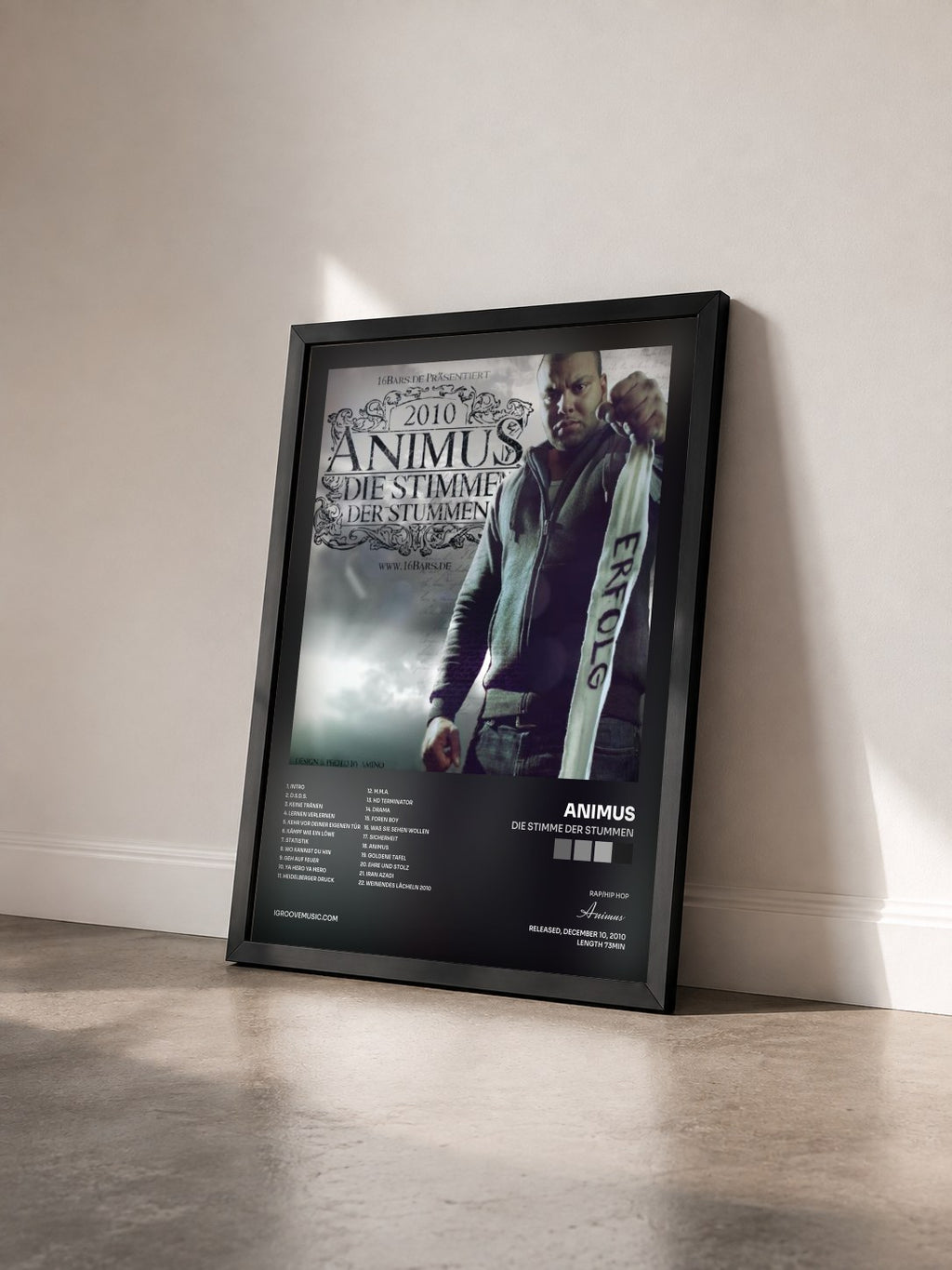 #noir Tableau de l'album Die Stimme der Stummen de Animus vu de trois quarts, cadre noir