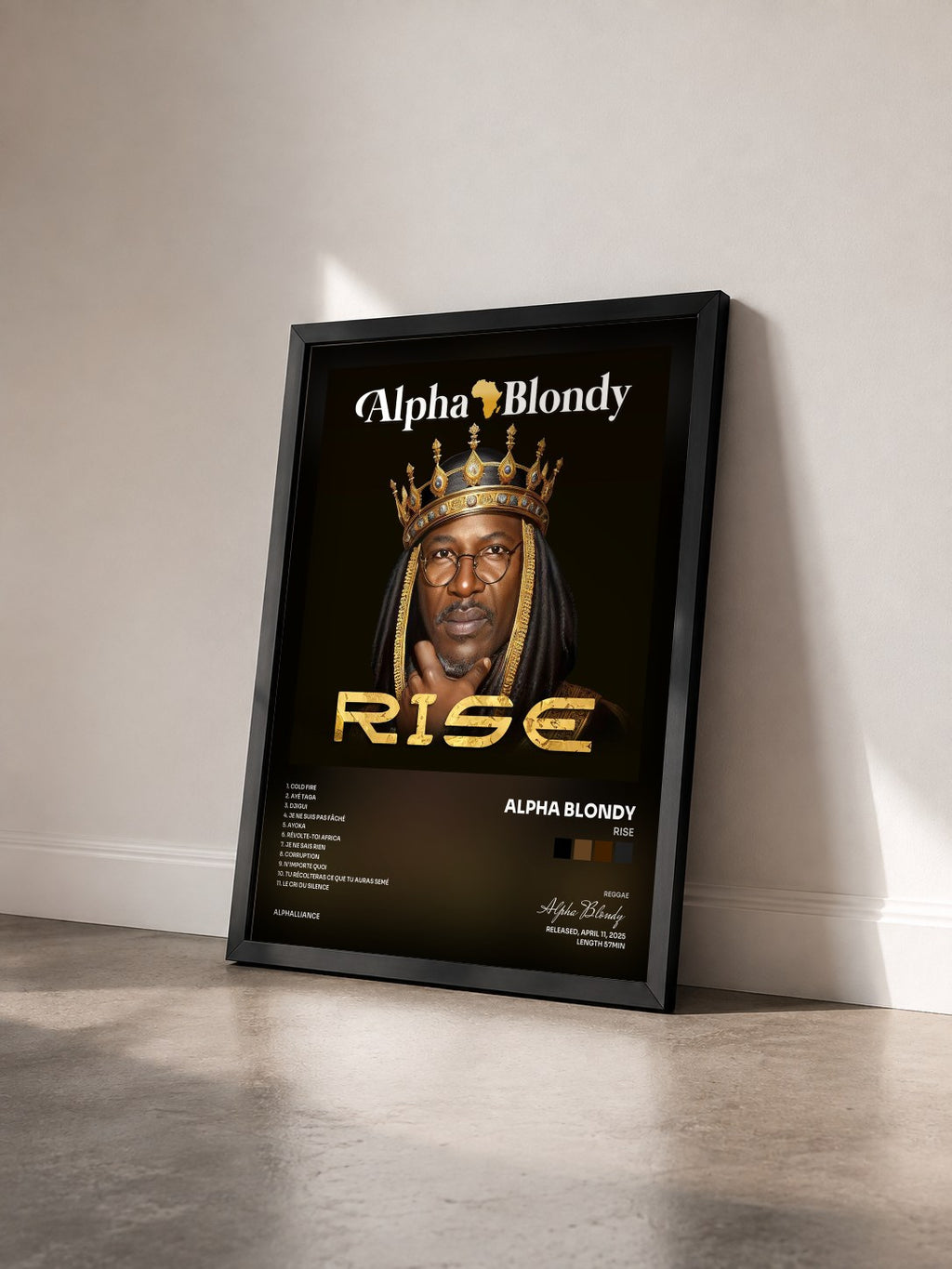 #noir Tableau de l'album Rise de Alpha Blondy vu de trois quarts, cadre noir