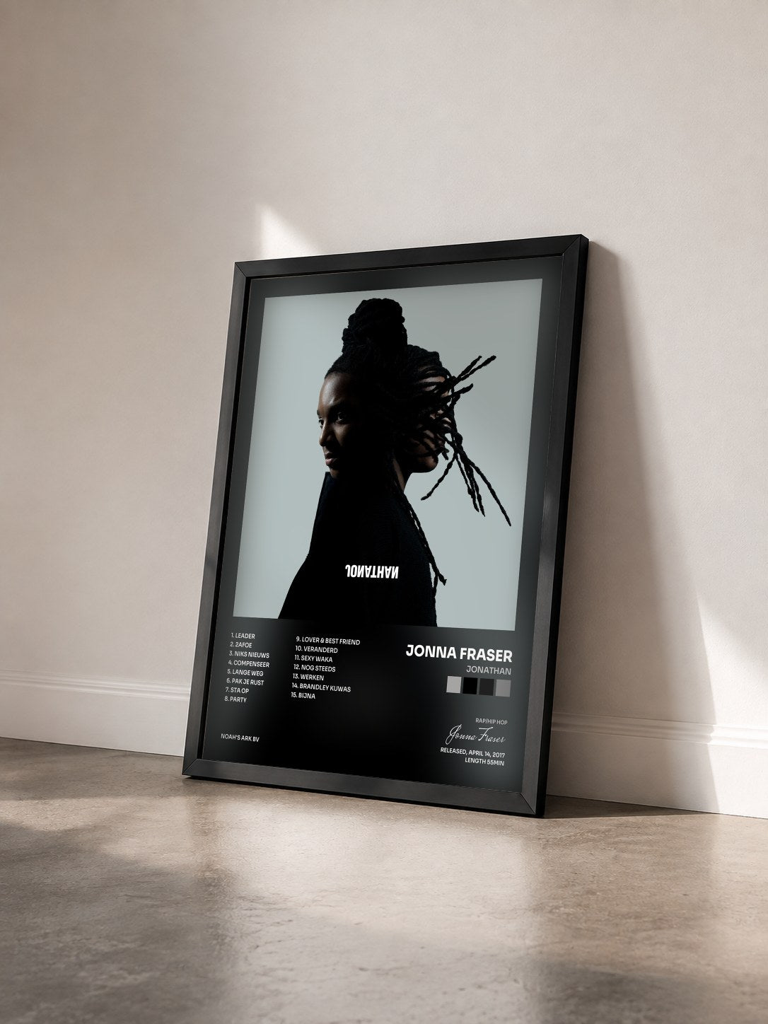 #noir Tableau de l'album Jonathan de Jonna Fraser vu de trois quarts, cadre noir