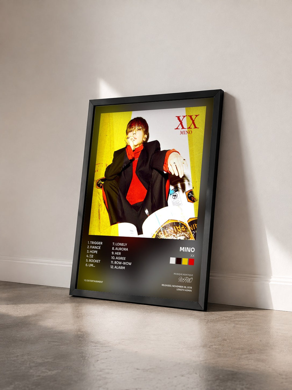 #noir Tableau de l'album XX de MINO vu de trois quarts, cadre noir