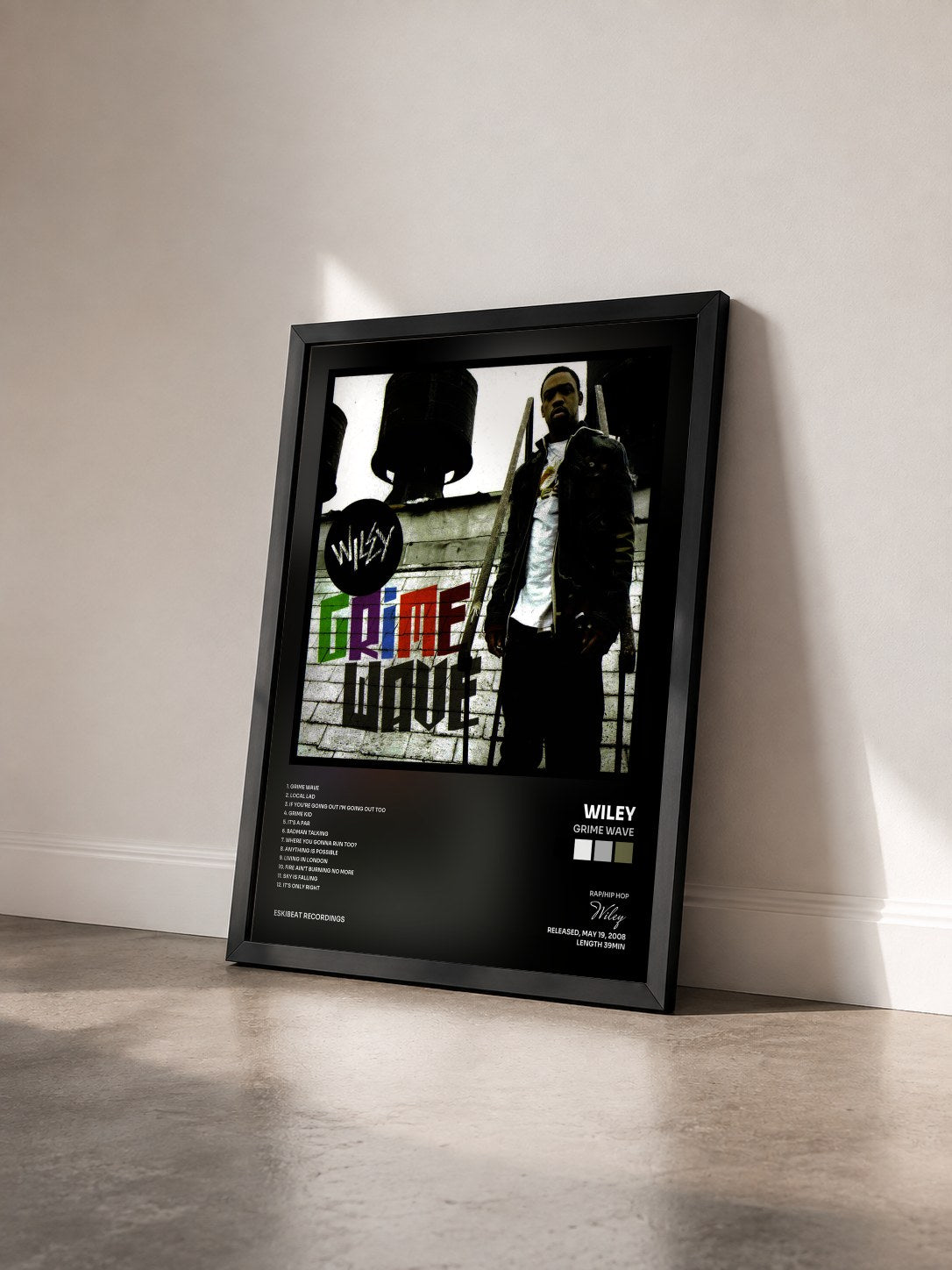 #noir Tableau de l'album Grime Wave de Wiley vu de trois quarts, cadre noir