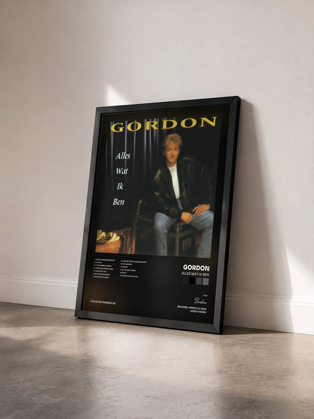 #noir Tableau de l'album Alles Wat Ik Ben de Gordon vu de trois quarts, cadre noir