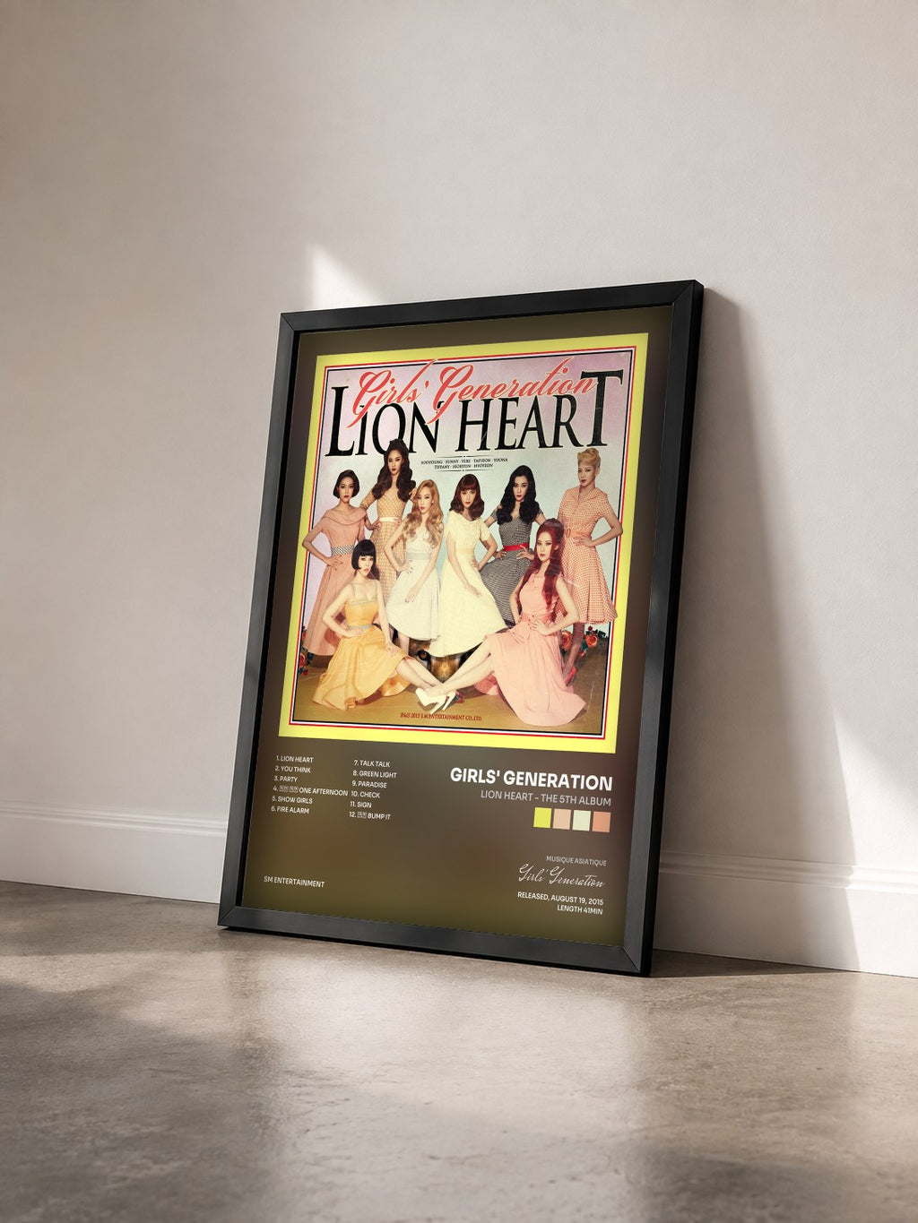 #noir Tableau de l'album Lion Heart - The 5th Album de Girls' Generation vu de trois quarts, cadre noir