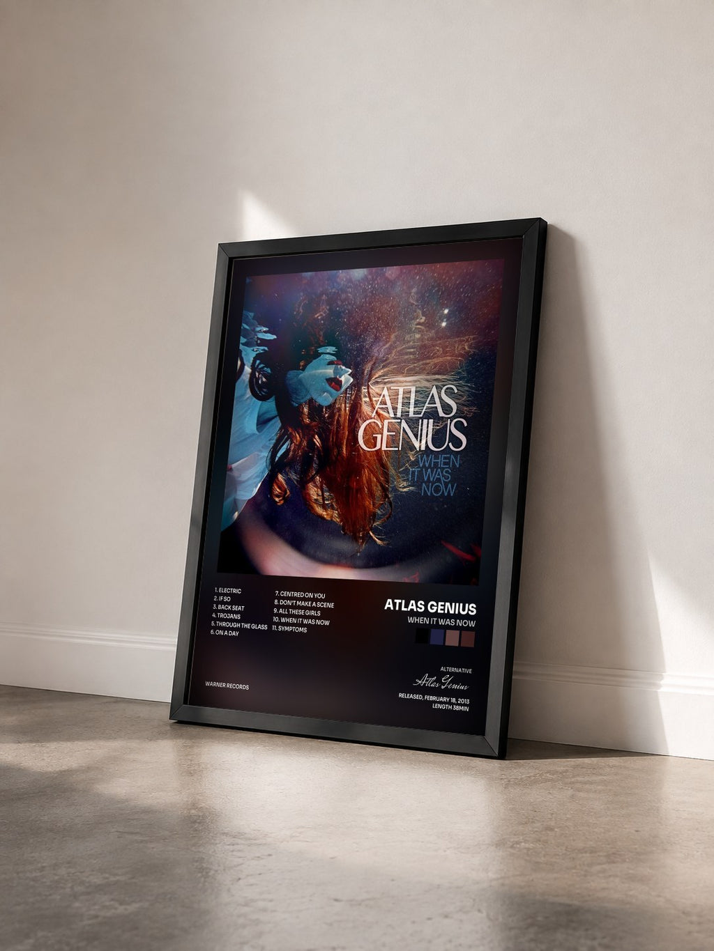 #noir Tableau de l'album When It Was Now de Atlas Genius vu de trois quarts, cadre noir
