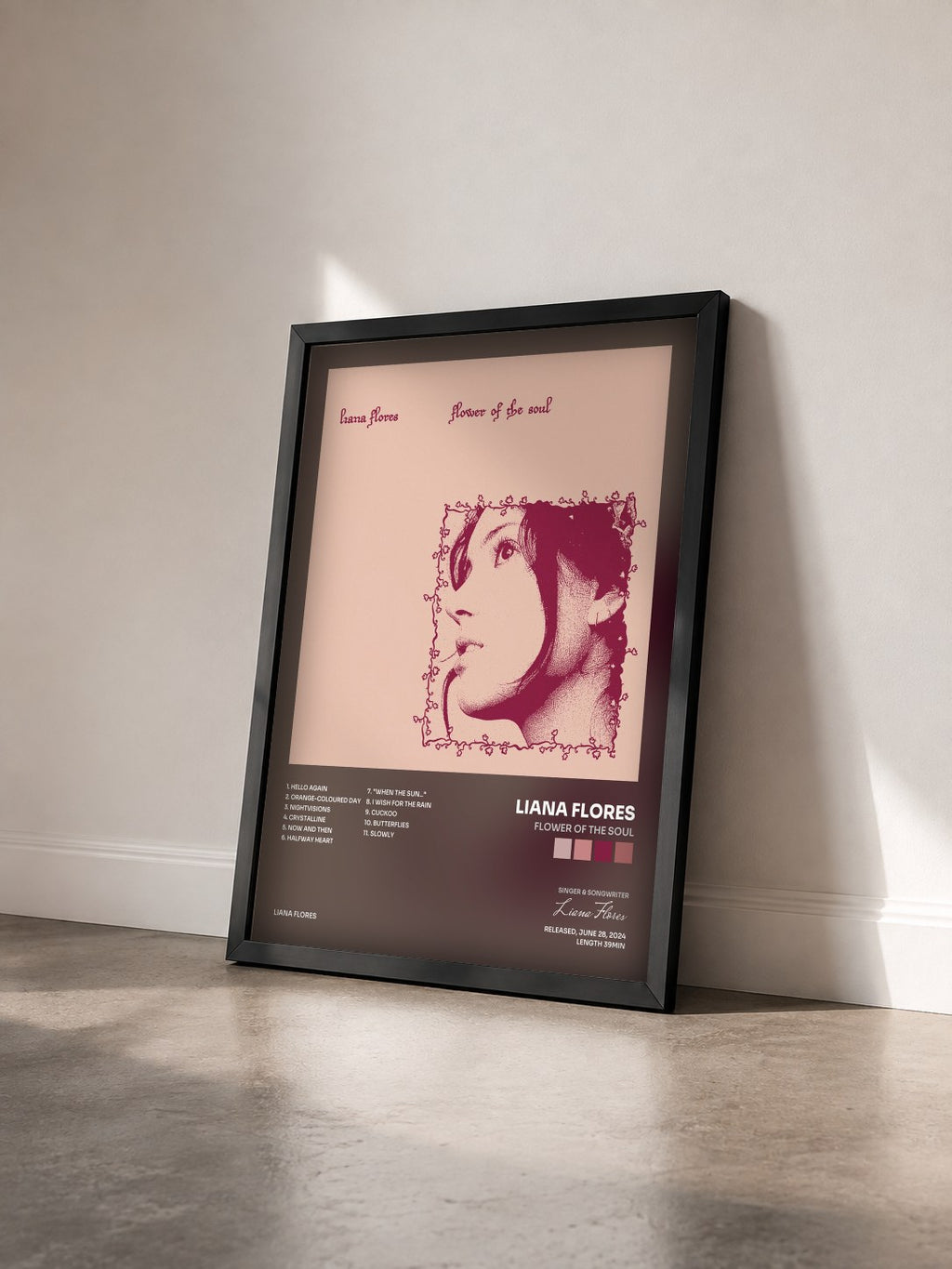 #noir Tableau de l'album Flower of the soul de Liana Flores vu de trois quarts, cadre noir
