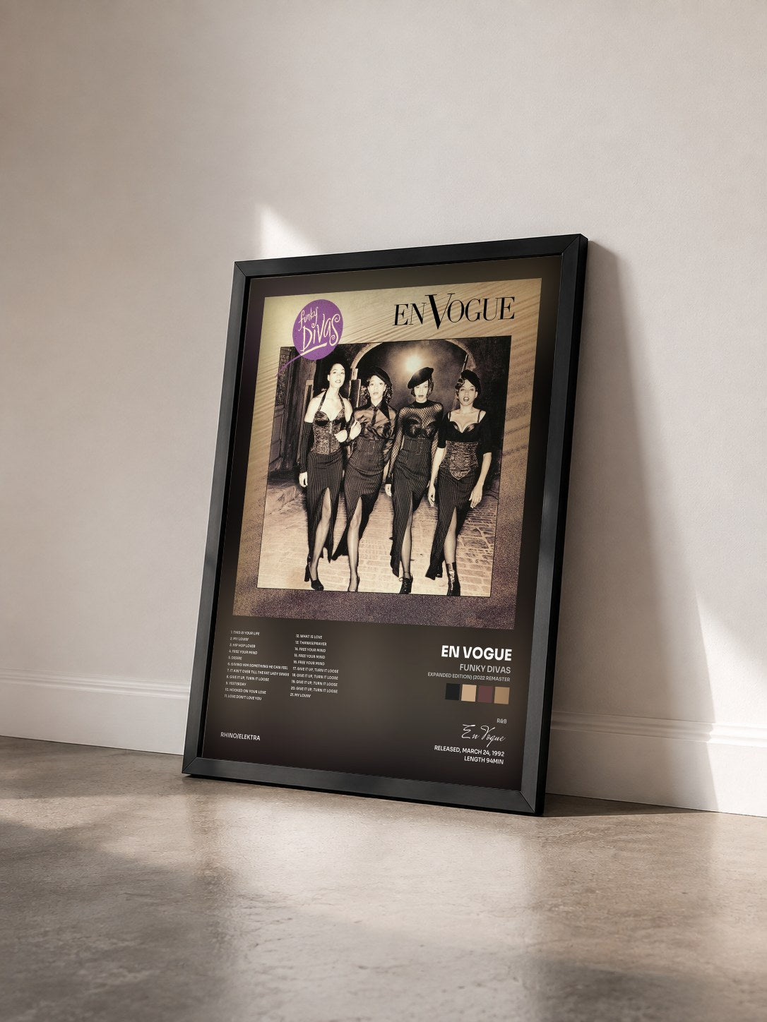 #noir Tableau de l'album Funky Divas (Expanded Edition) (2022 Remaster) de En Vogue vu de trois quarts, cadre noir