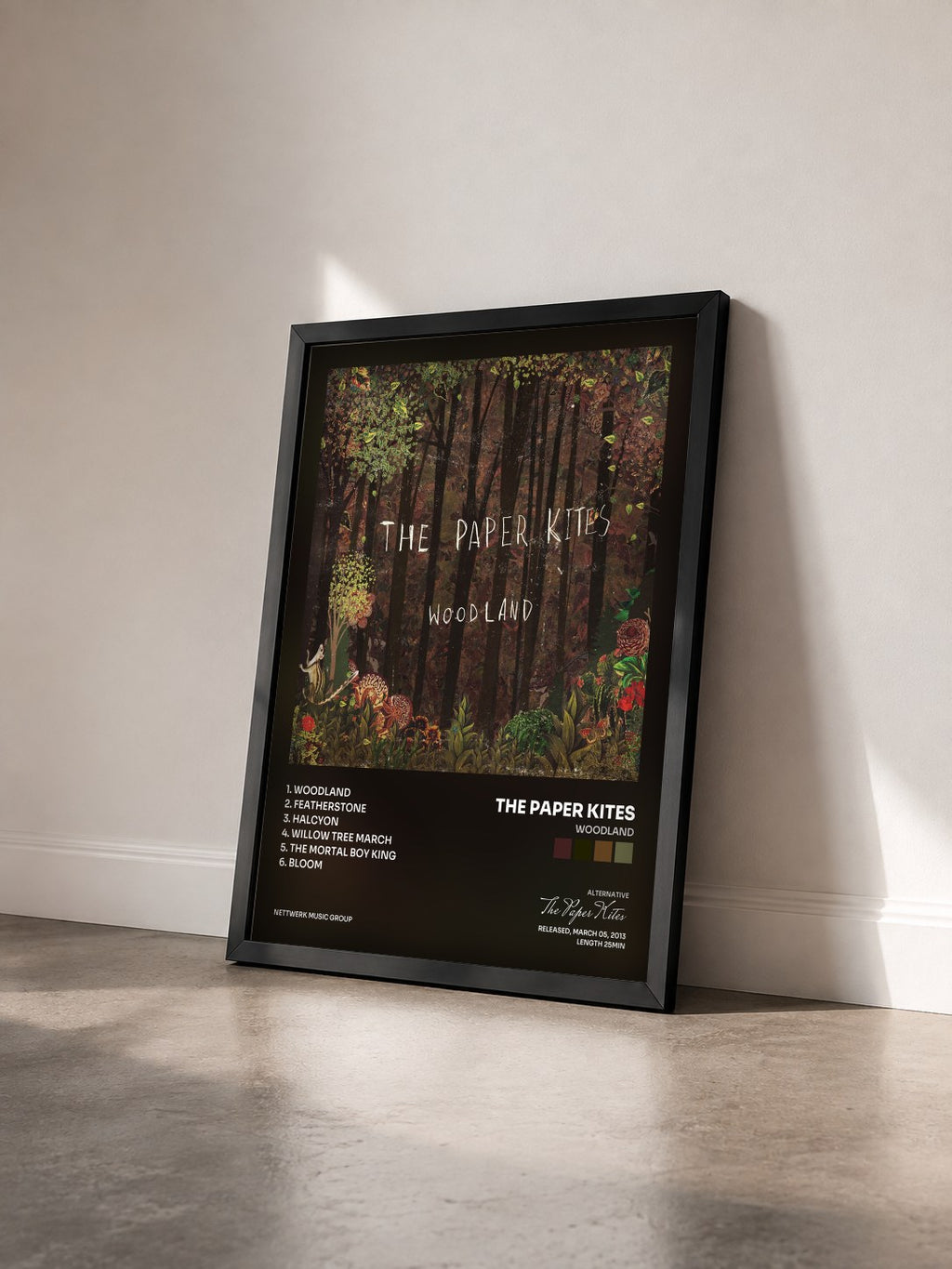 #noir Tableau de l'album Woodland de The Paper Kites vu de trois quarts, cadre noir
