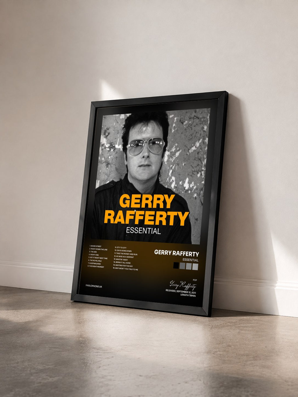 #noir Tableau de l'album Essential de Gerry Rafferty vu de trois quarts, cadre noir
