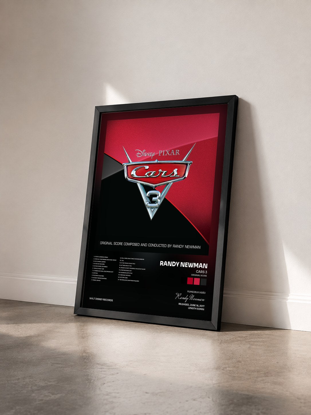 #noir Tableau de l'album Cars 3 (Original Score) de Randy Newman vu de trois quarts, cadre noir