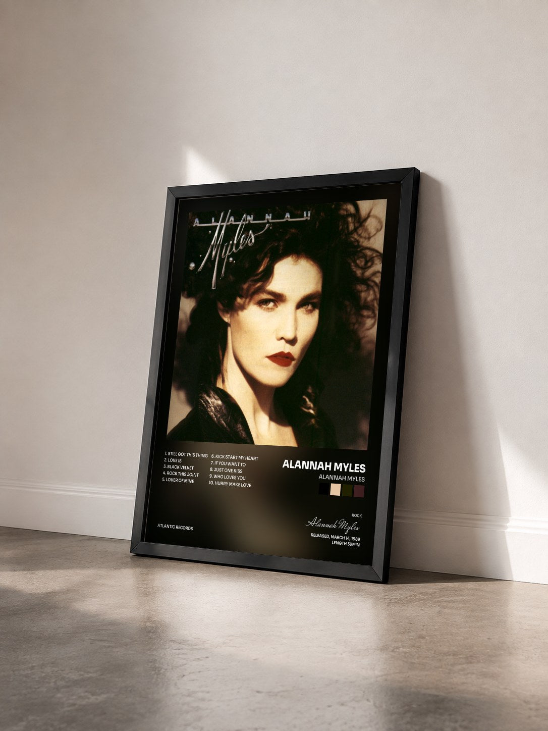 #noir Tableau de l'album Alannah Myles de Alannah Myles vu de trois quarts, cadre noir
