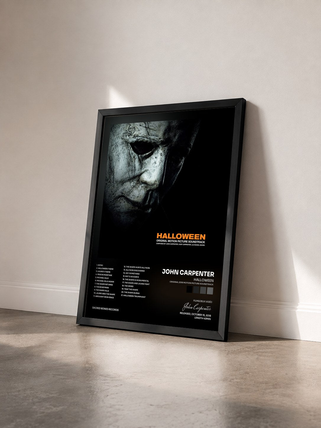 #noir Tableau de l'album Halloween (Original 2018 Motion Picture Soundtrack) de John Carpenter vu de trois quarts, cadre noir