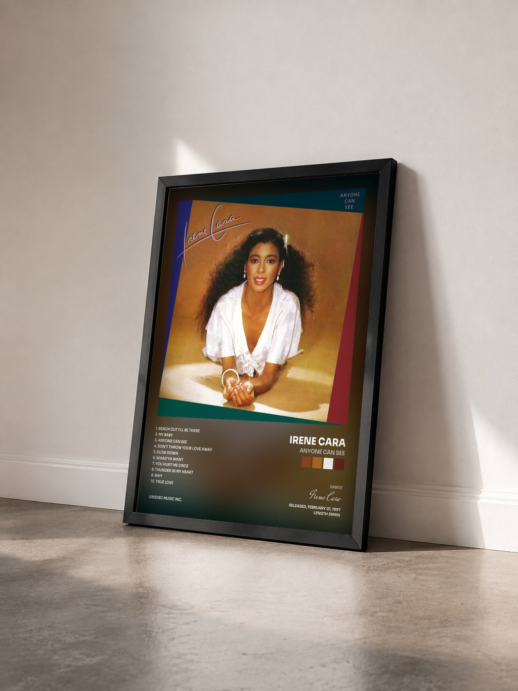 #noir Tableau de l'album Anyone Can See de Irene Cara vu de trois quarts, cadre noir