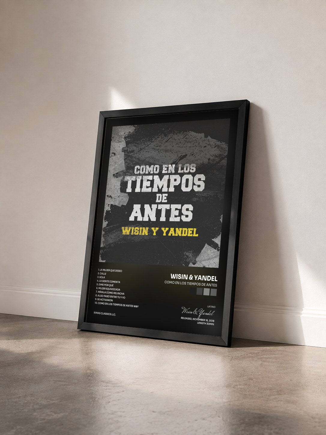 #noir Tableau de l'album Como en los Tiempos de Antes de Wisin & Yandel vu de trois quarts, cadre noir