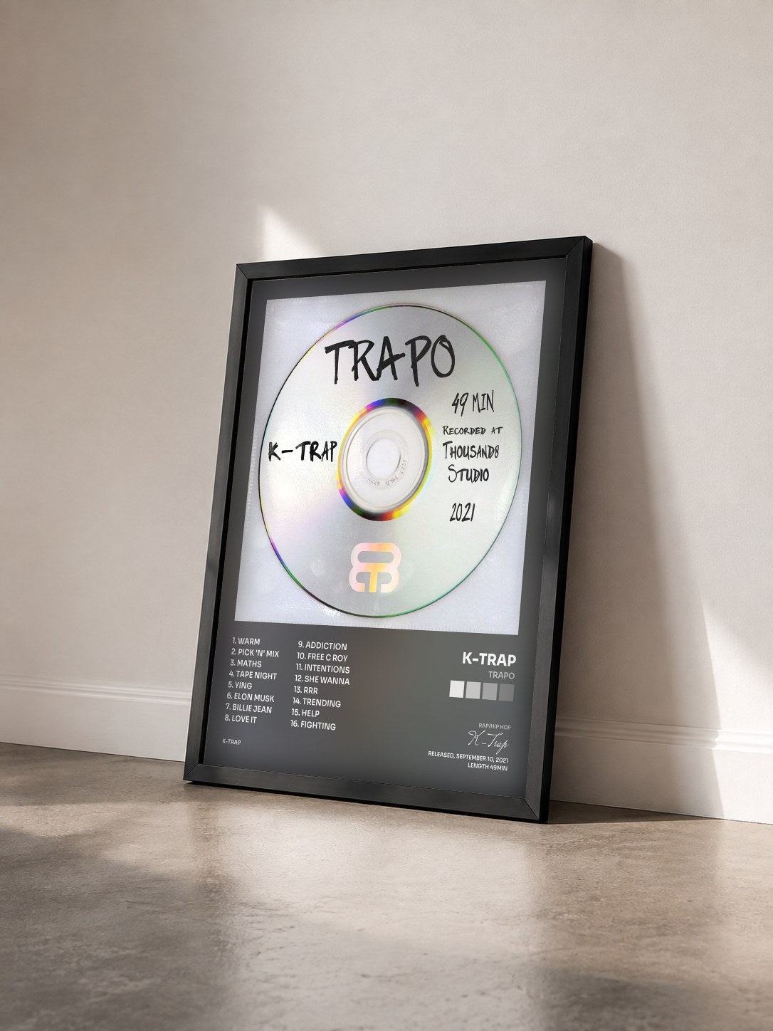 #noir Tableau de l'album Trapo de K-Trap vu de trois quarts, cadre noir