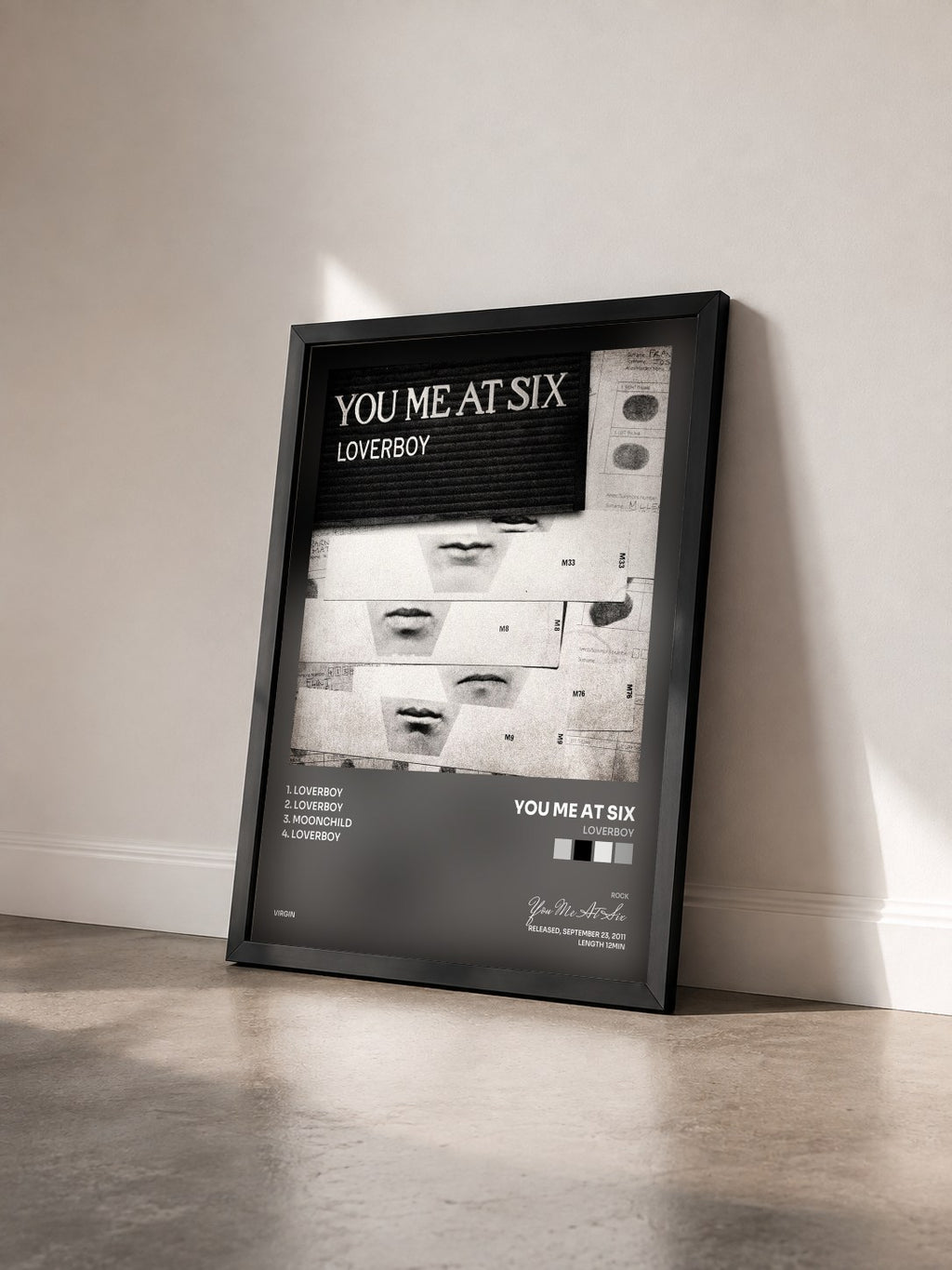 #noir Tableau de l'album Loverboy de You Me At Six vu de trois quarts, cadre noir