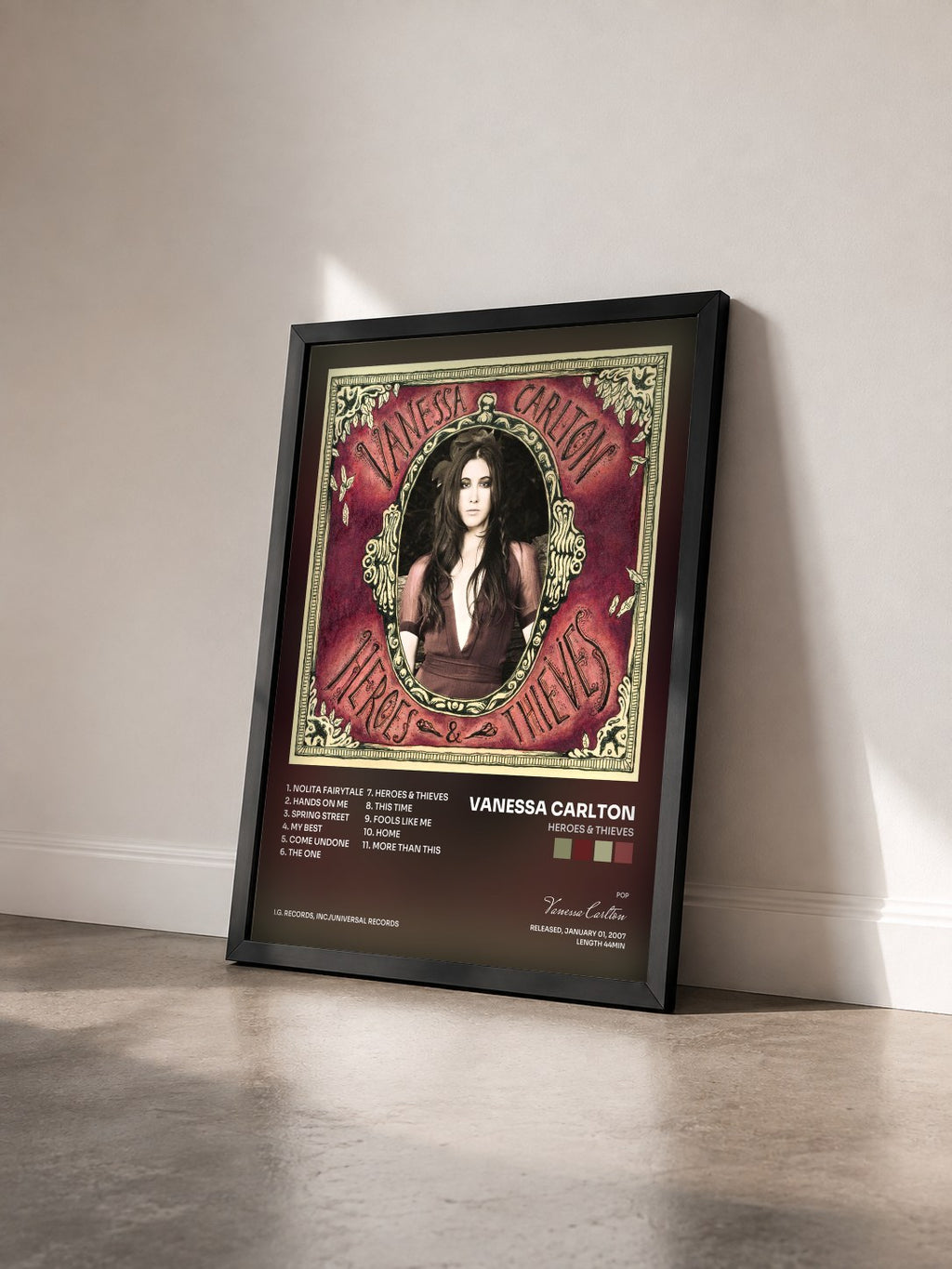 #noir Tableau de l'album Heroes & Thieves de Vanessa Carlton vu de trois quarts, cadre noir