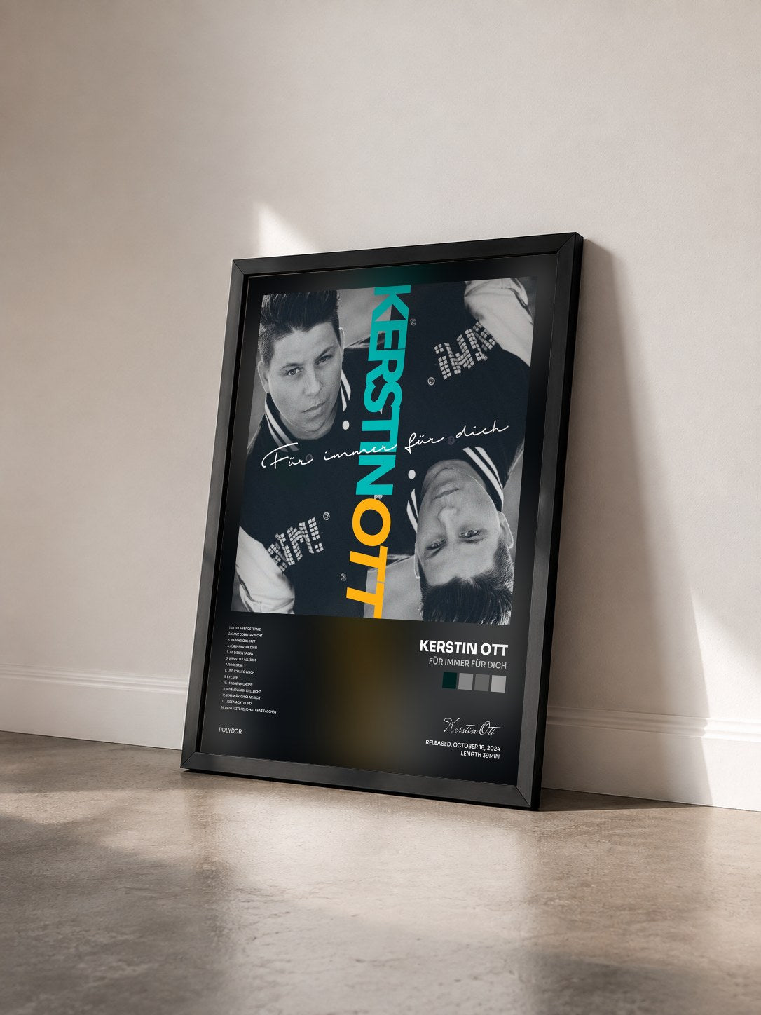 #noir Tableau de l'album Für immer für dich de Kerstin Ott vu de trois quarts, cadre noir