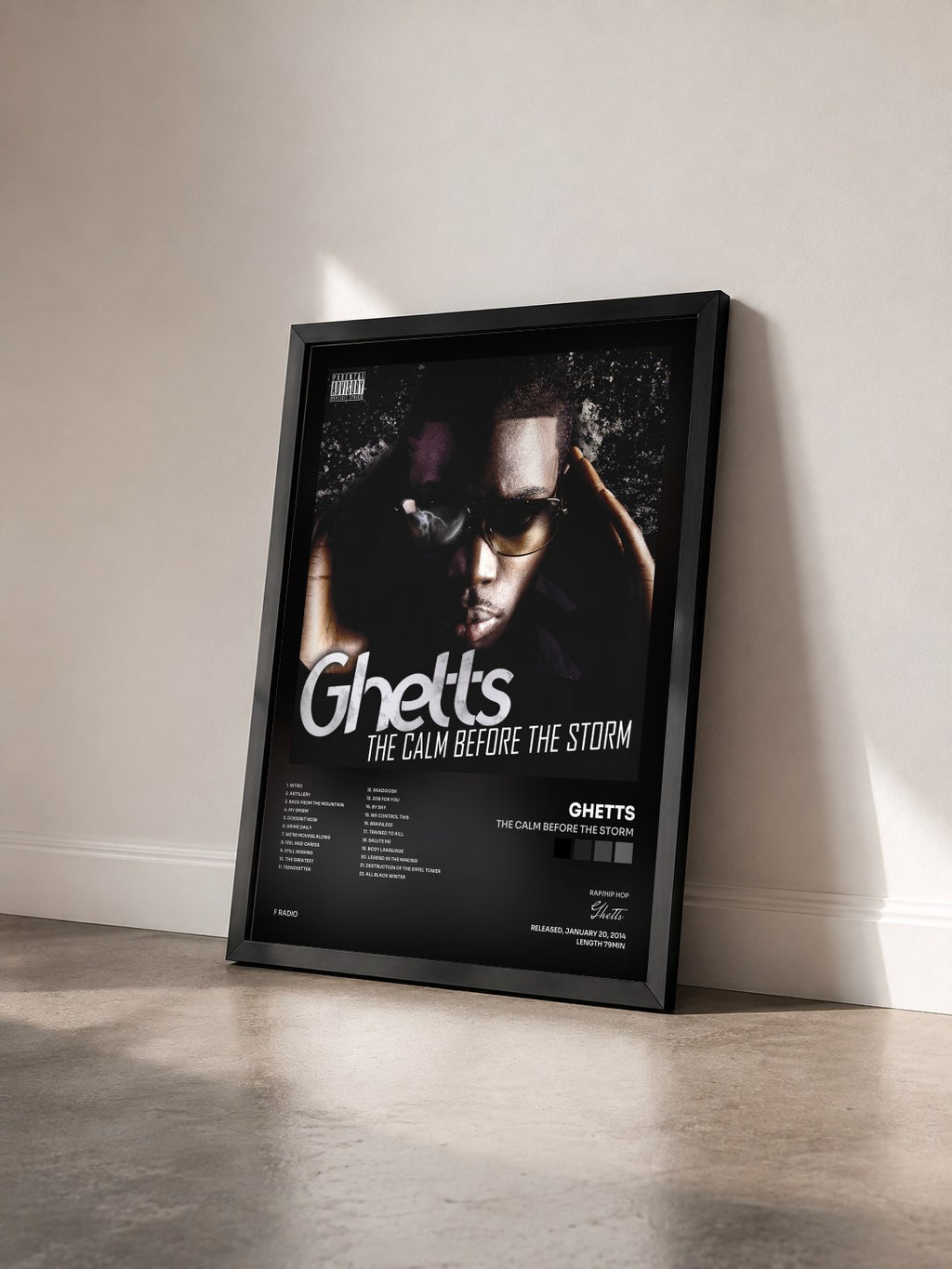 #noir Tableau de l'album The Calm Before the Storm de Ghetts vu de trois quarts, cadre noir
