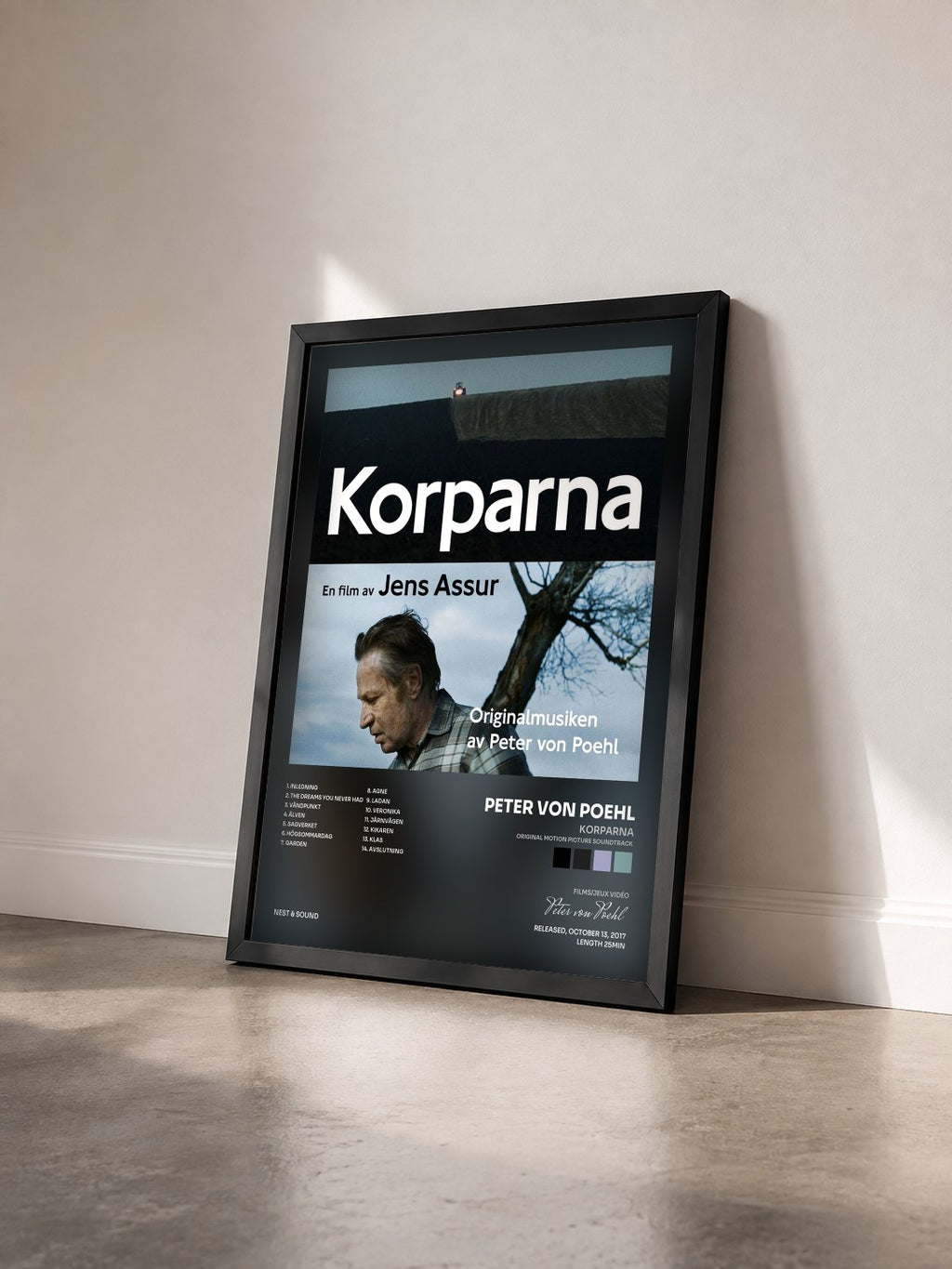#noir Tableau de l'album Korparna (Original Motion Picture Soundtrack) de Peter von Poehl vu de trois quarts, cadre noir