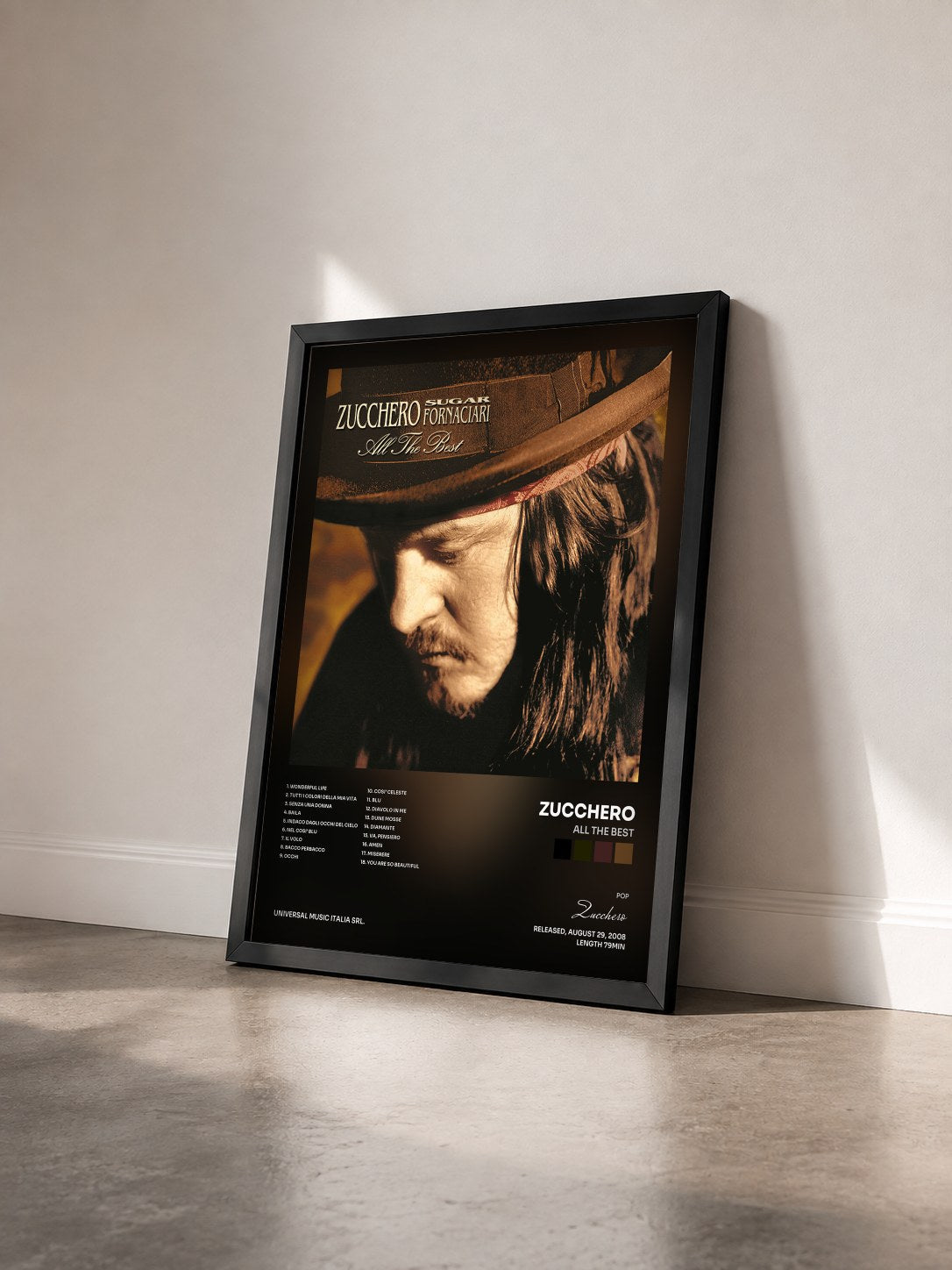 #noir Tableau de l'album All The Best de Zucchero vu de trois quarts, cadre noir