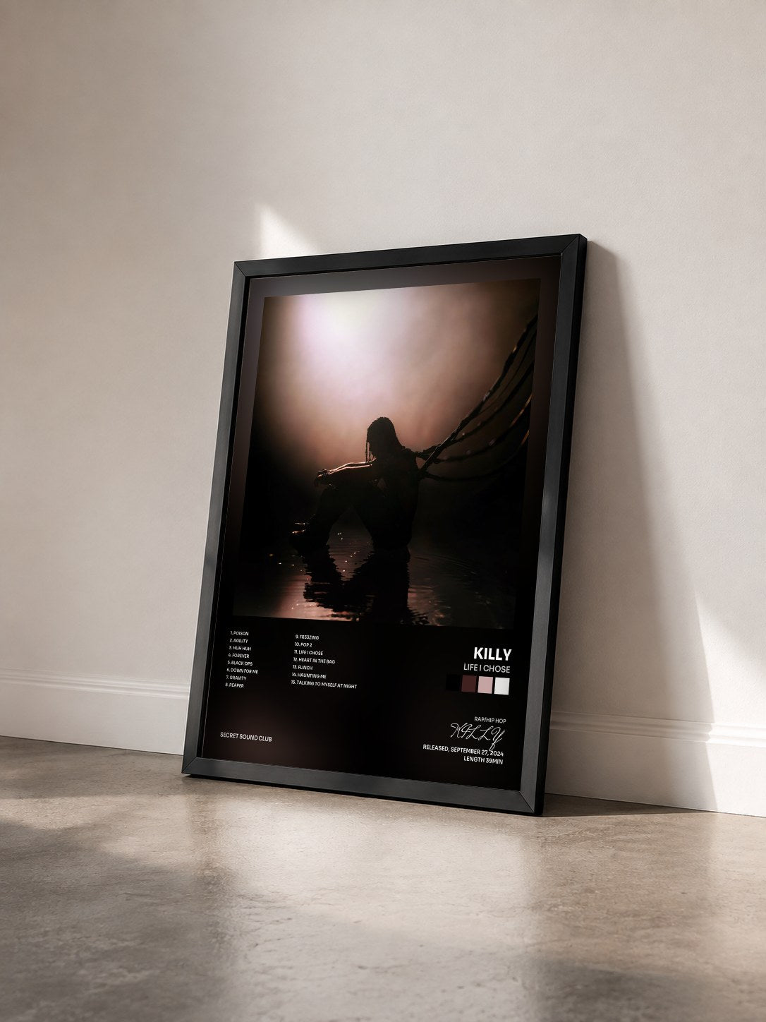 #noir Tableau de l'album LIFE I CHOSE de KILLY vu de trois quarts, cadre noir