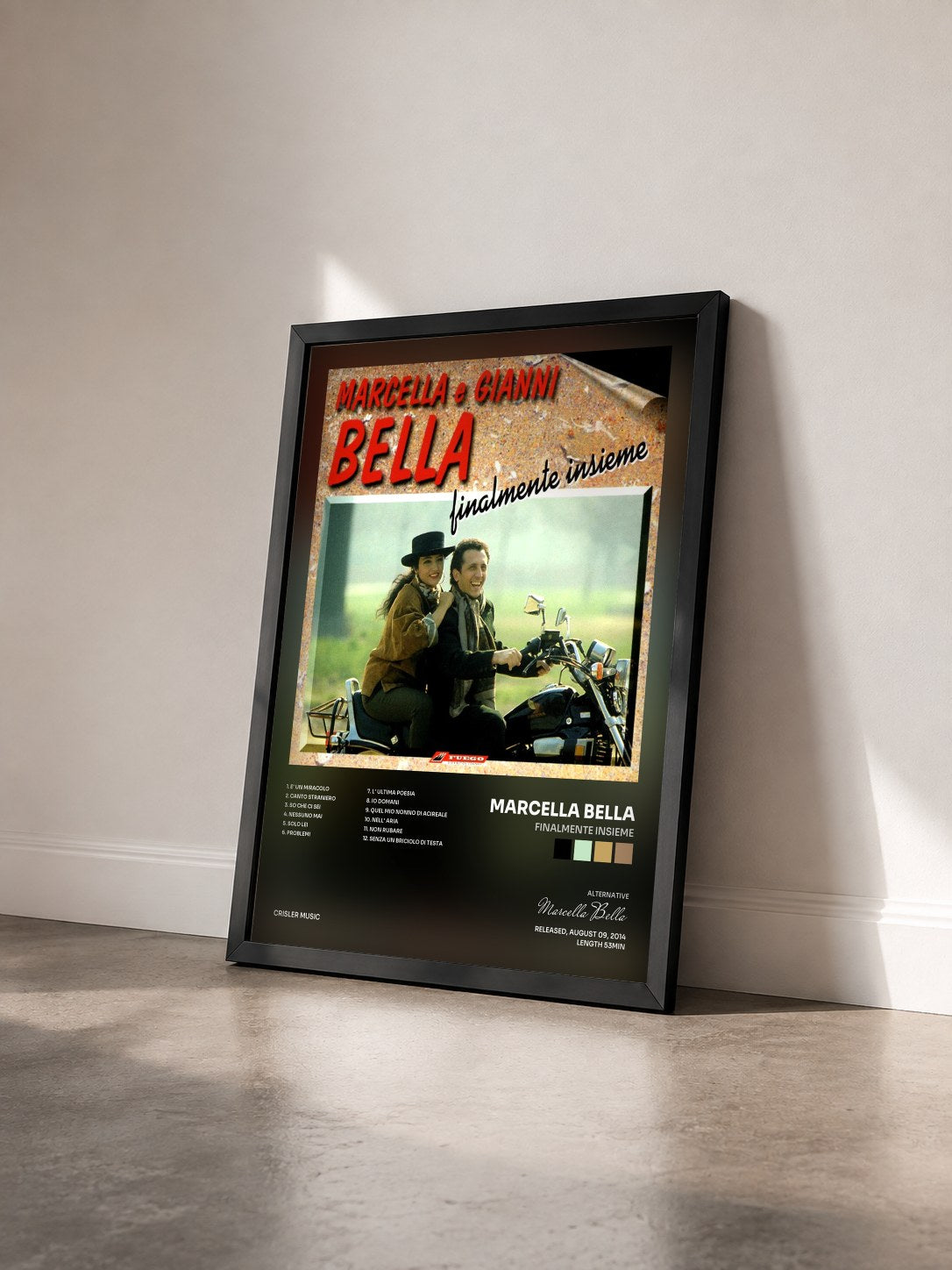 #noir Tableau de l'album Finalmente Insieme de Marcella Bella vu de trois quarts, cadre noir