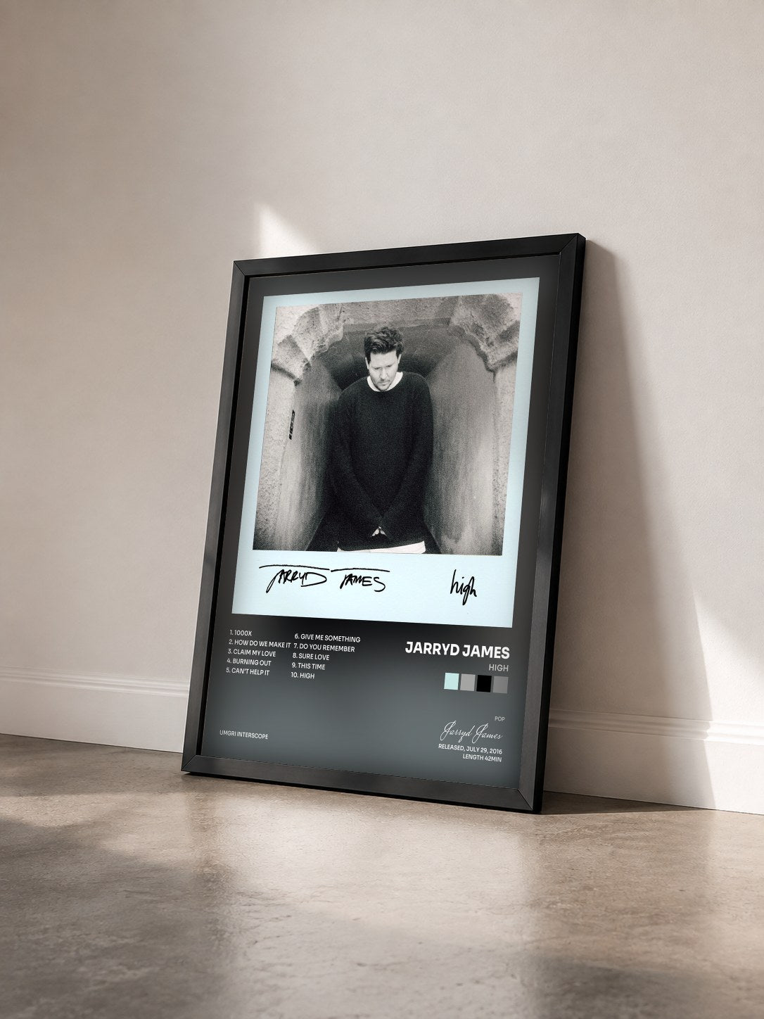 #noir Tableau de l'album High de Jarryd James vu de trois quarts, cadre noir